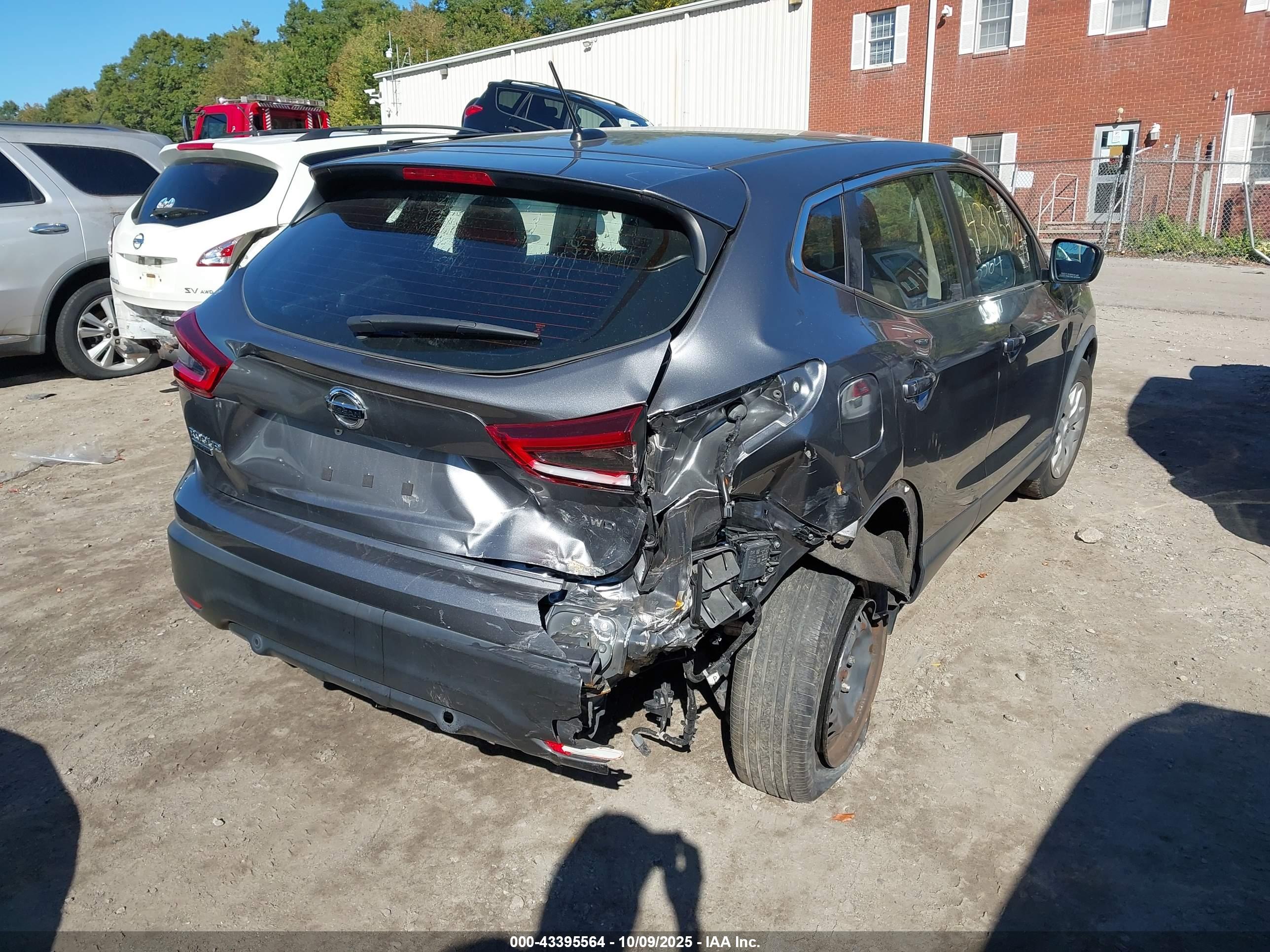 NISSAN ROGUE image 4