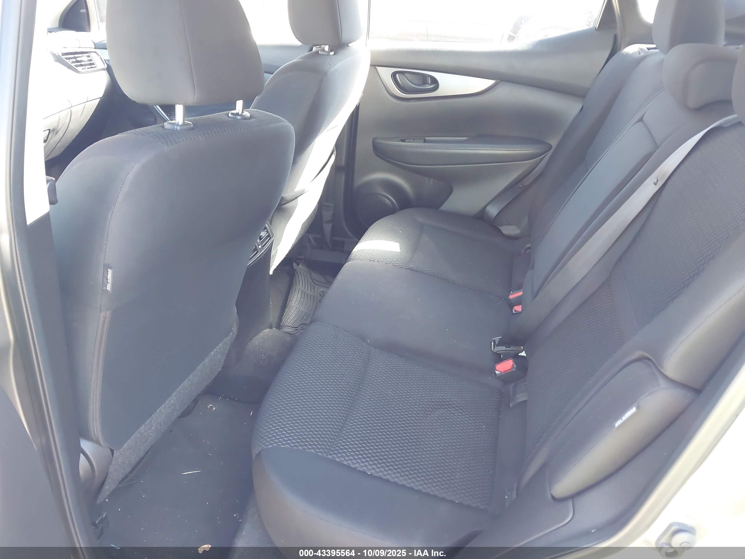 NISSAN ROGUE image 8