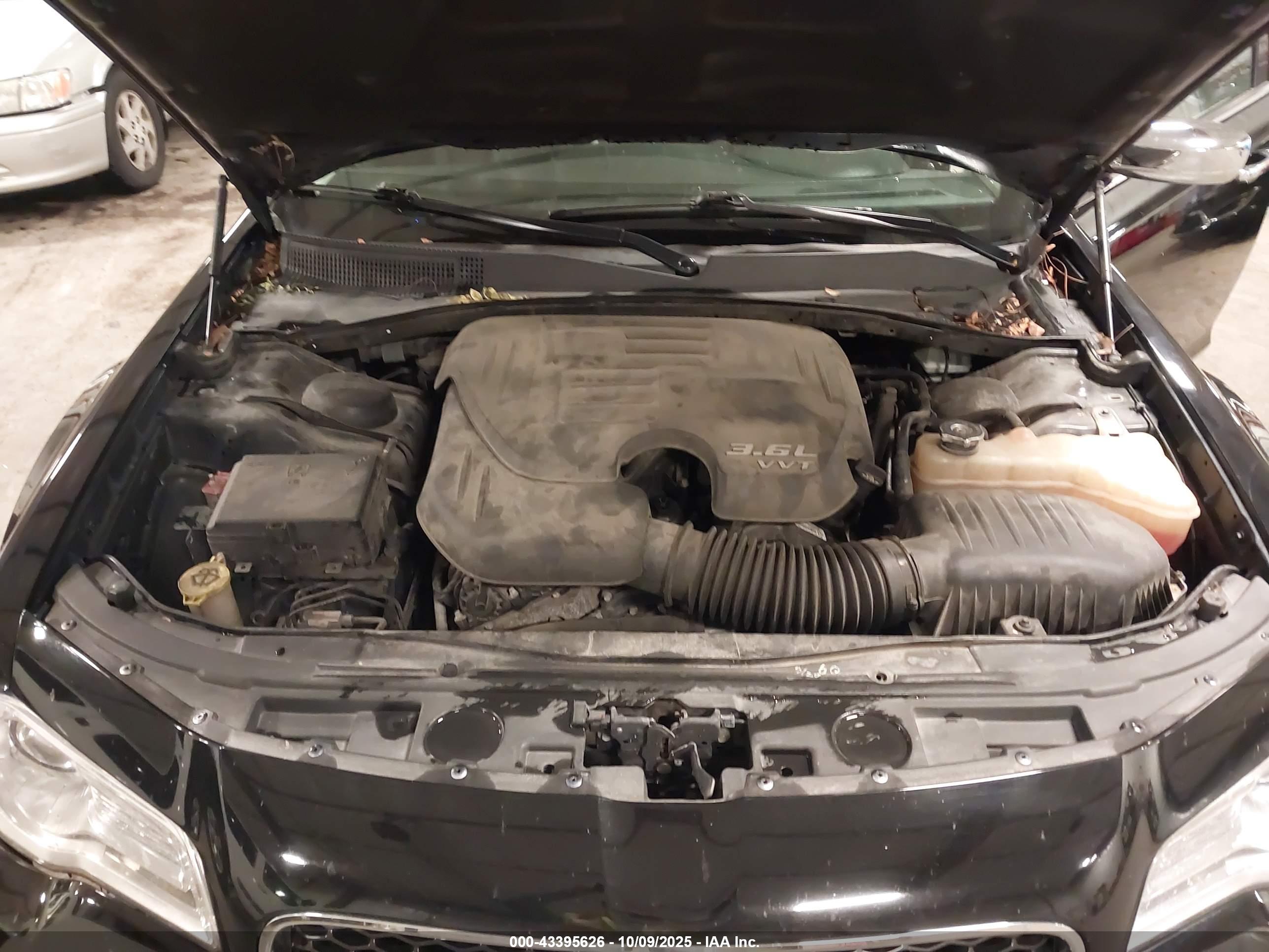CHRYSLER 300C image 10