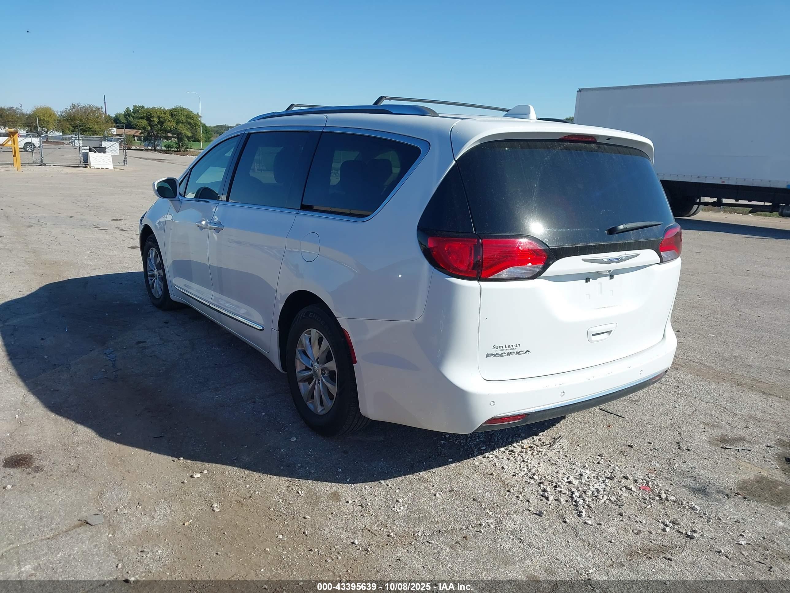 CHRYSLER PACIFICA image 3
