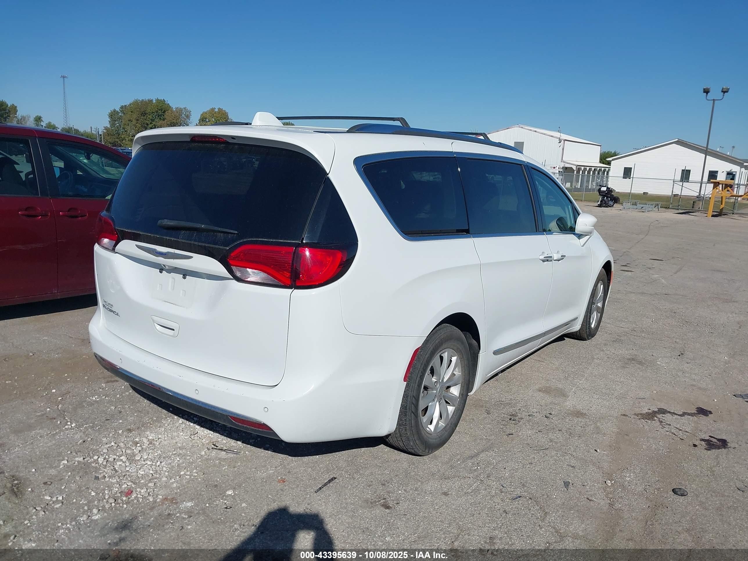 CHRYSLER PACIFICA image 4