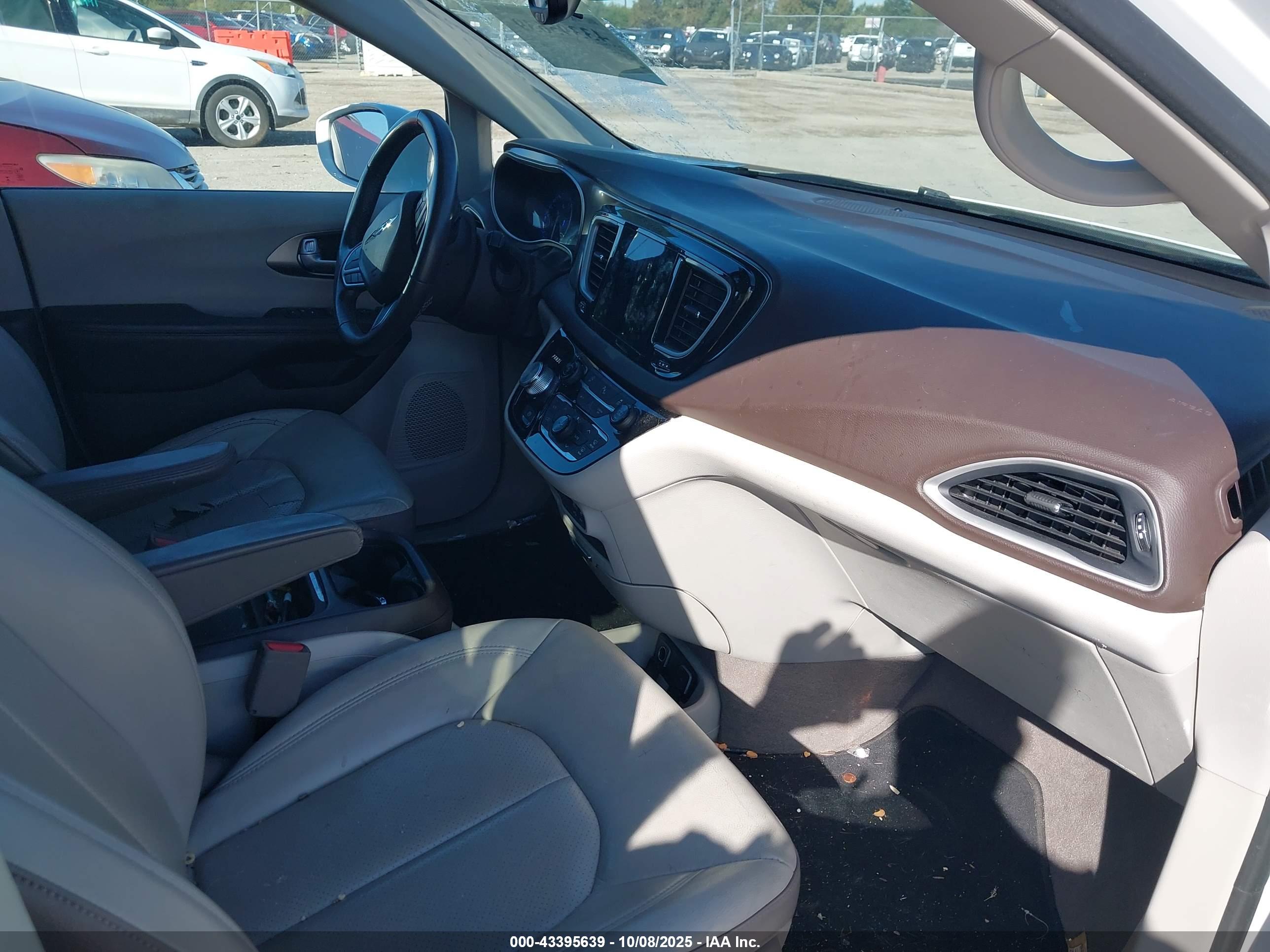 CHRYSLER PACIFICA image 5