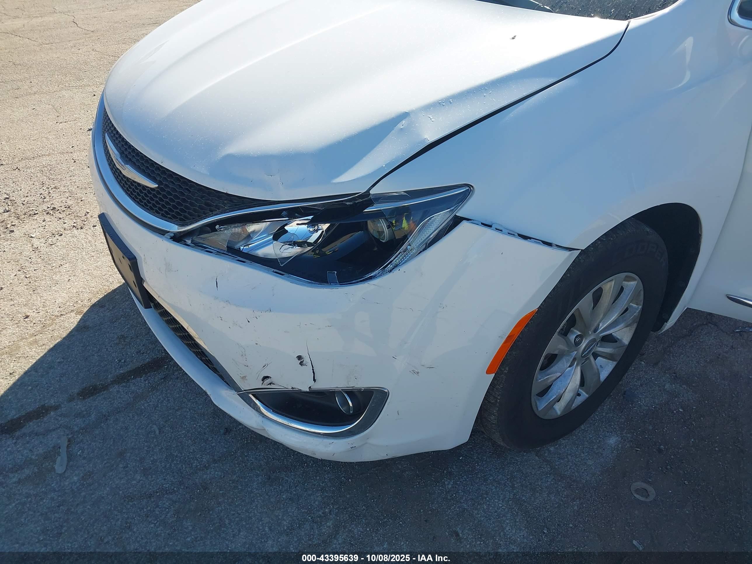 CHRYSLER PACIFICA image 6