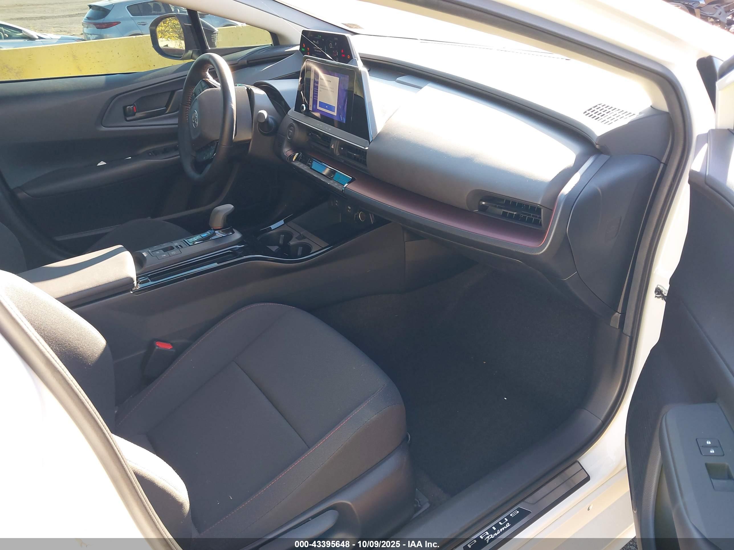 TOYOTA PRIUS image 5