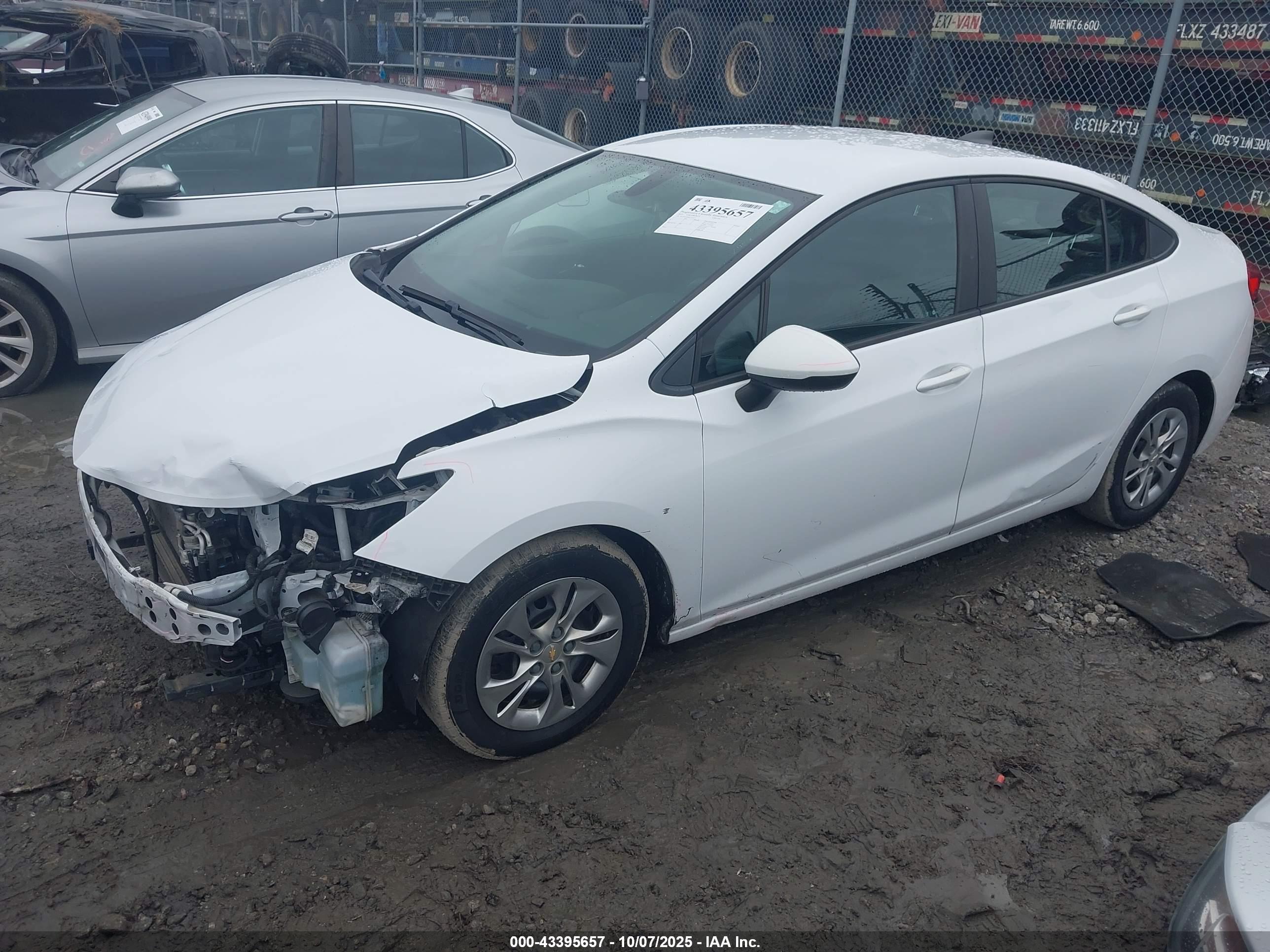 CHEVROLET CRUZE image 2