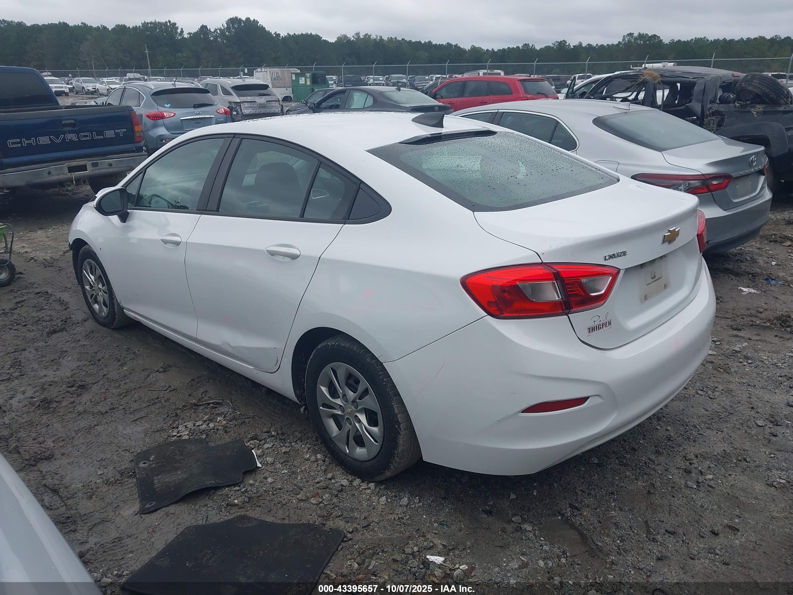 CHEVROLET CRUZE image 3