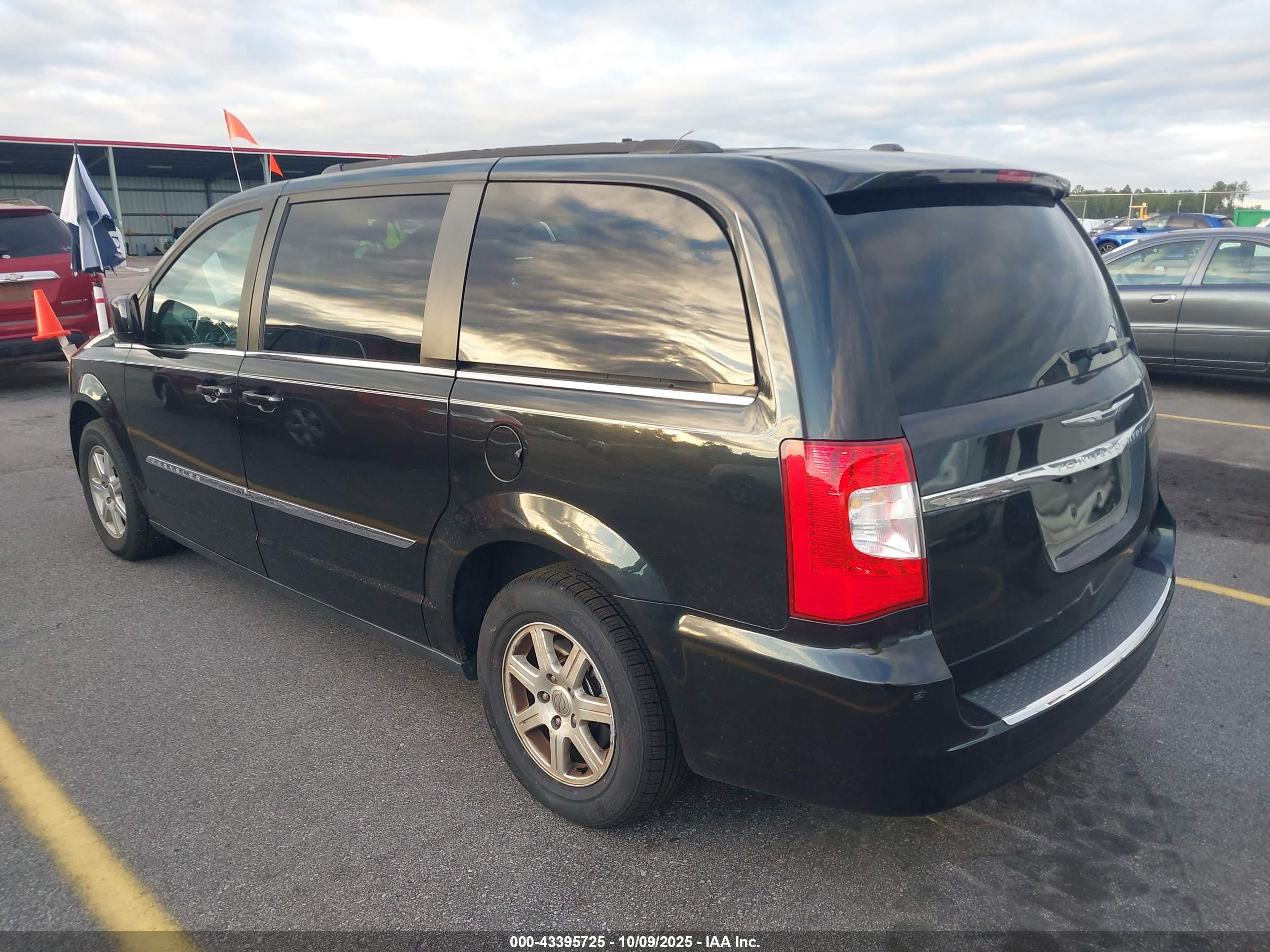 CHRYSLER TOWN image 3