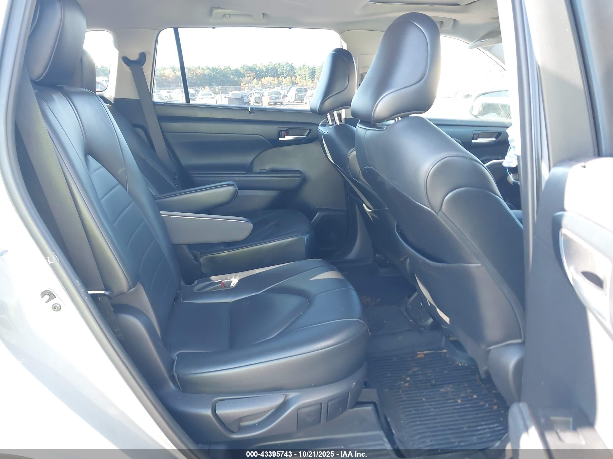 TOYOTA HIGHLANDER image 8