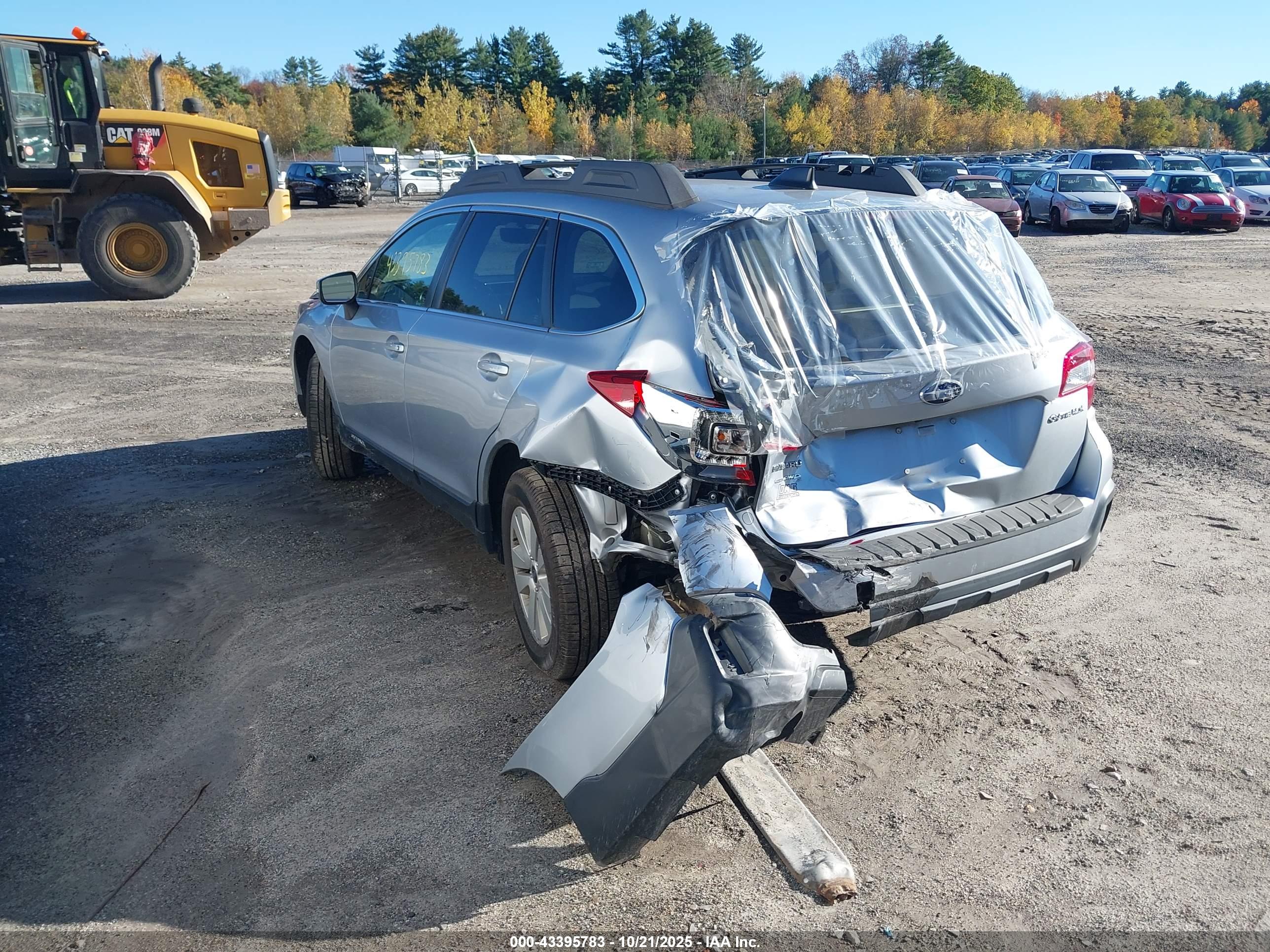 SUBARU OUTBACK image 3