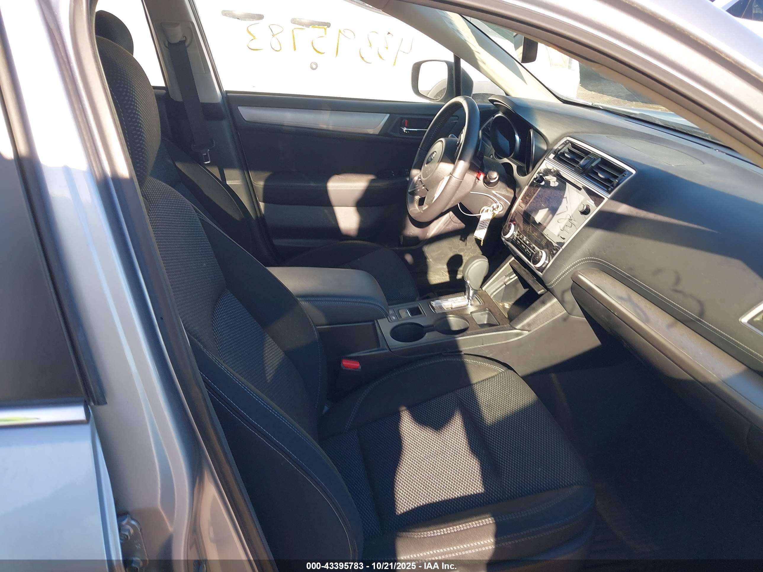 SUBARU OUTBACK image 5