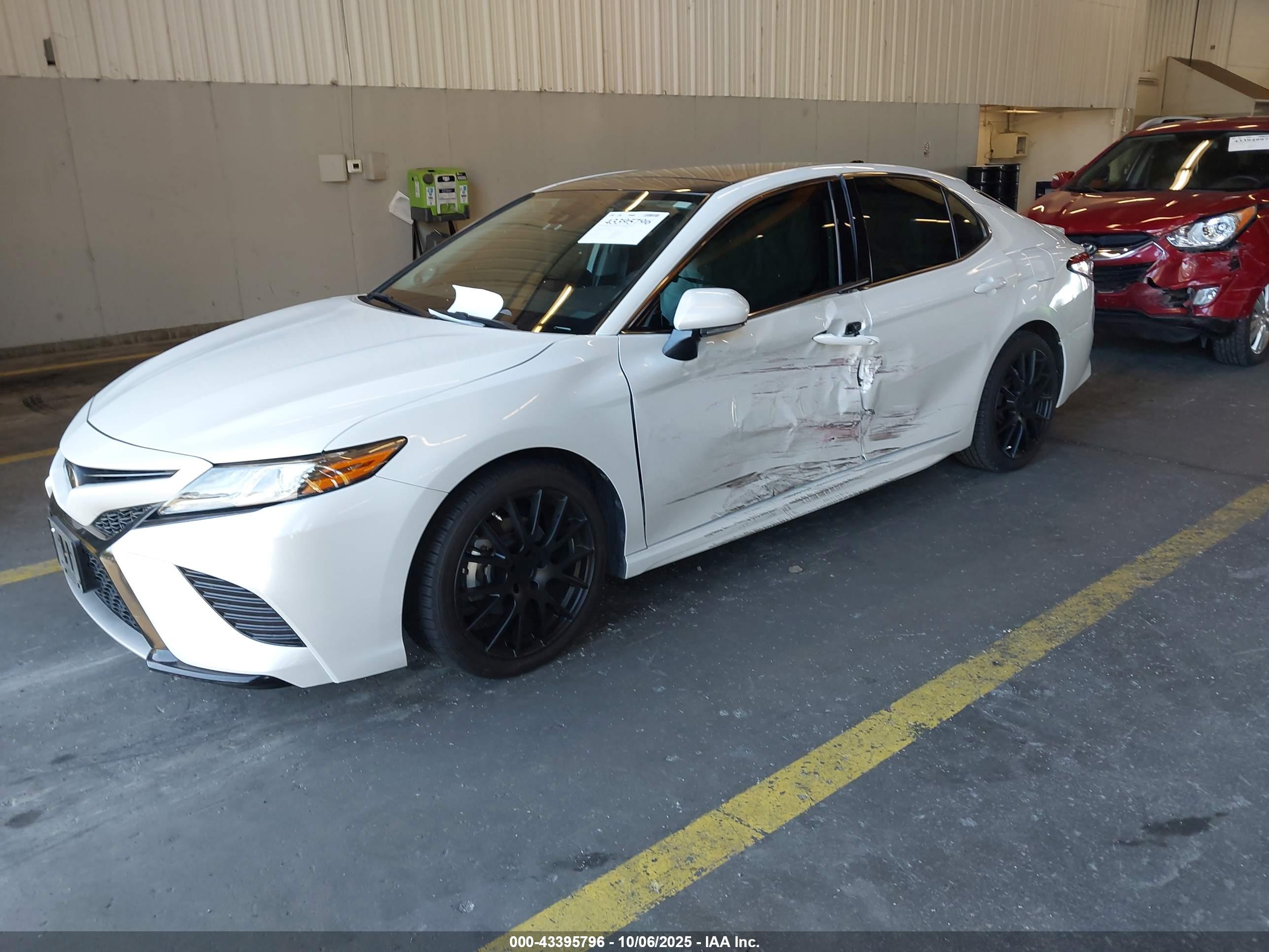 TOYOTA CAMRY image 2