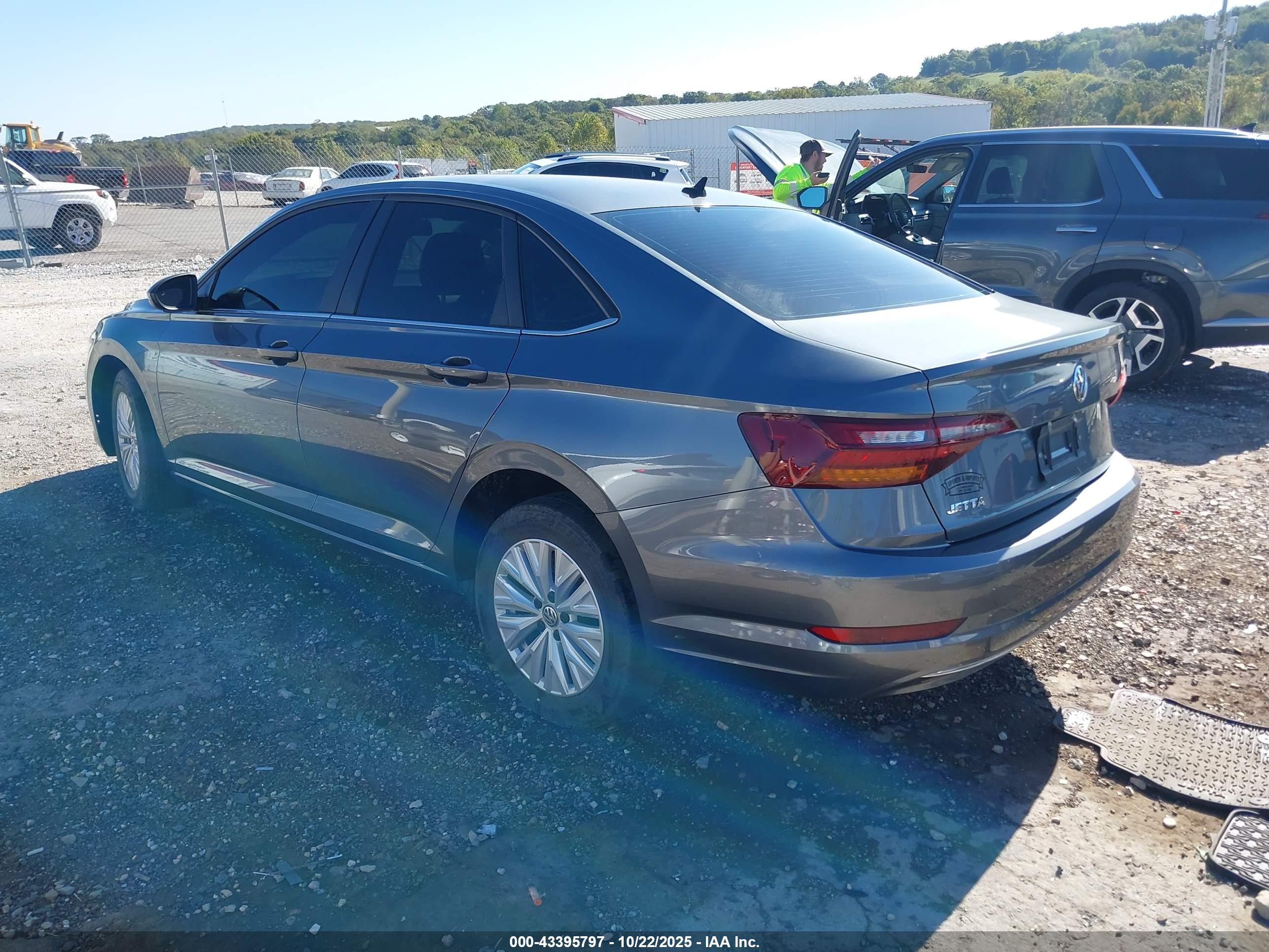 VOLKSWAGEN JETTA image 3
