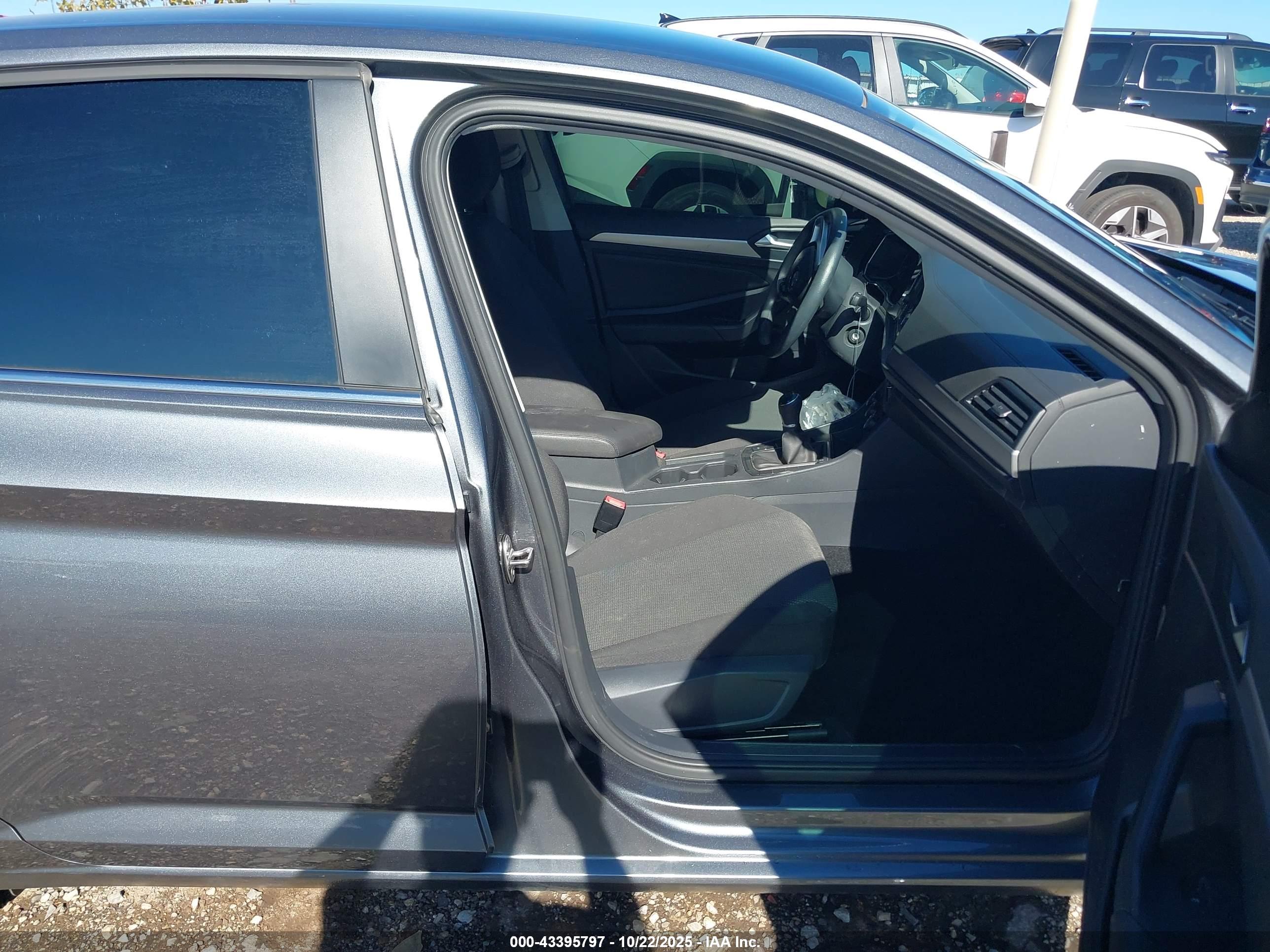 VOLKSWAGEN JETTA image 5