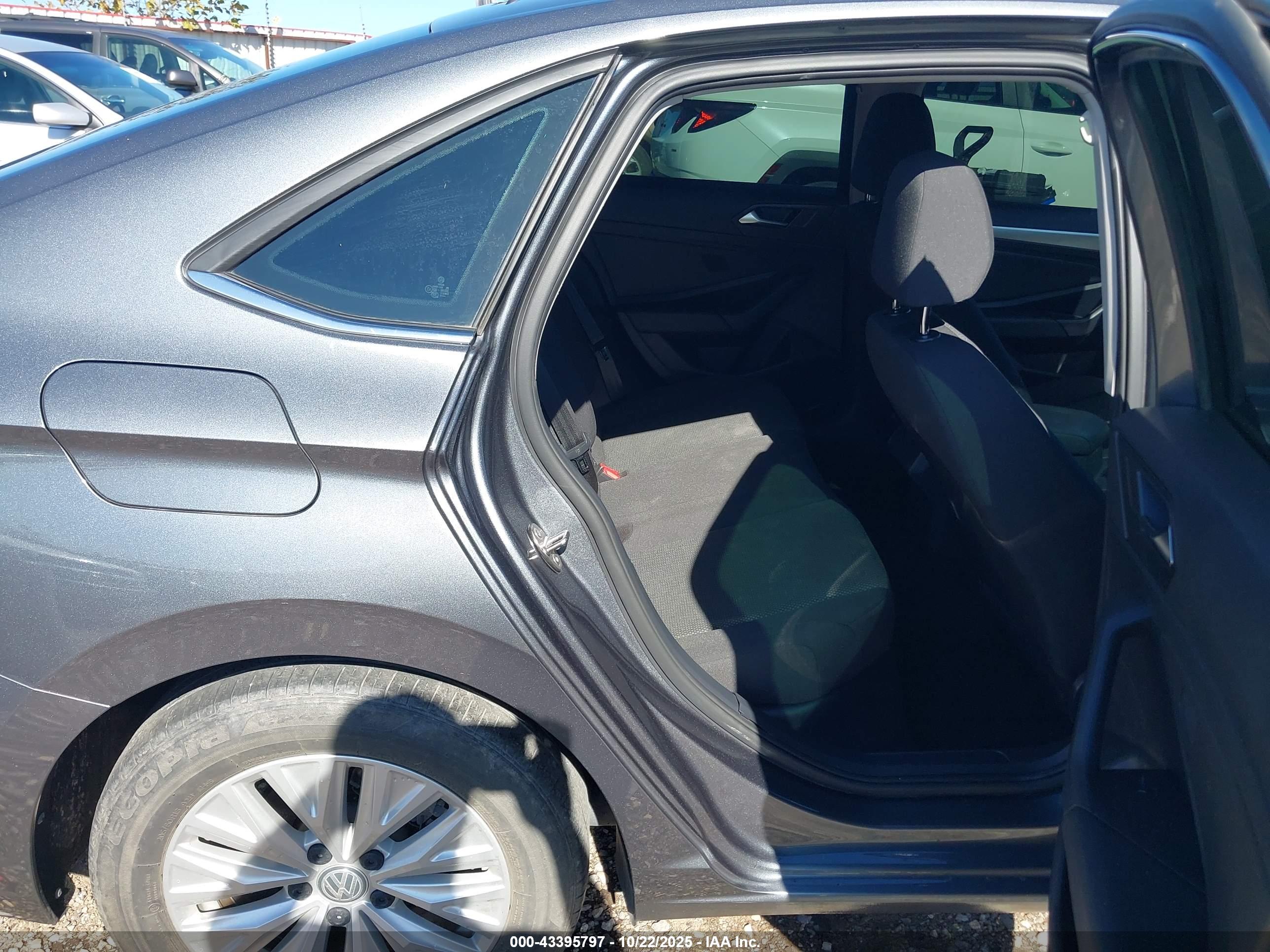 VOLKSWAGEN JETTA image 8