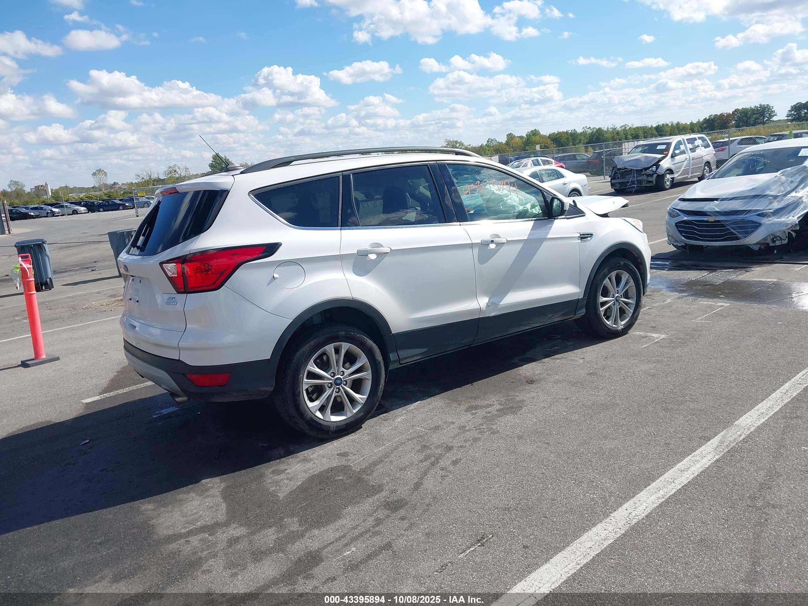 FORD ESCAPE image 4