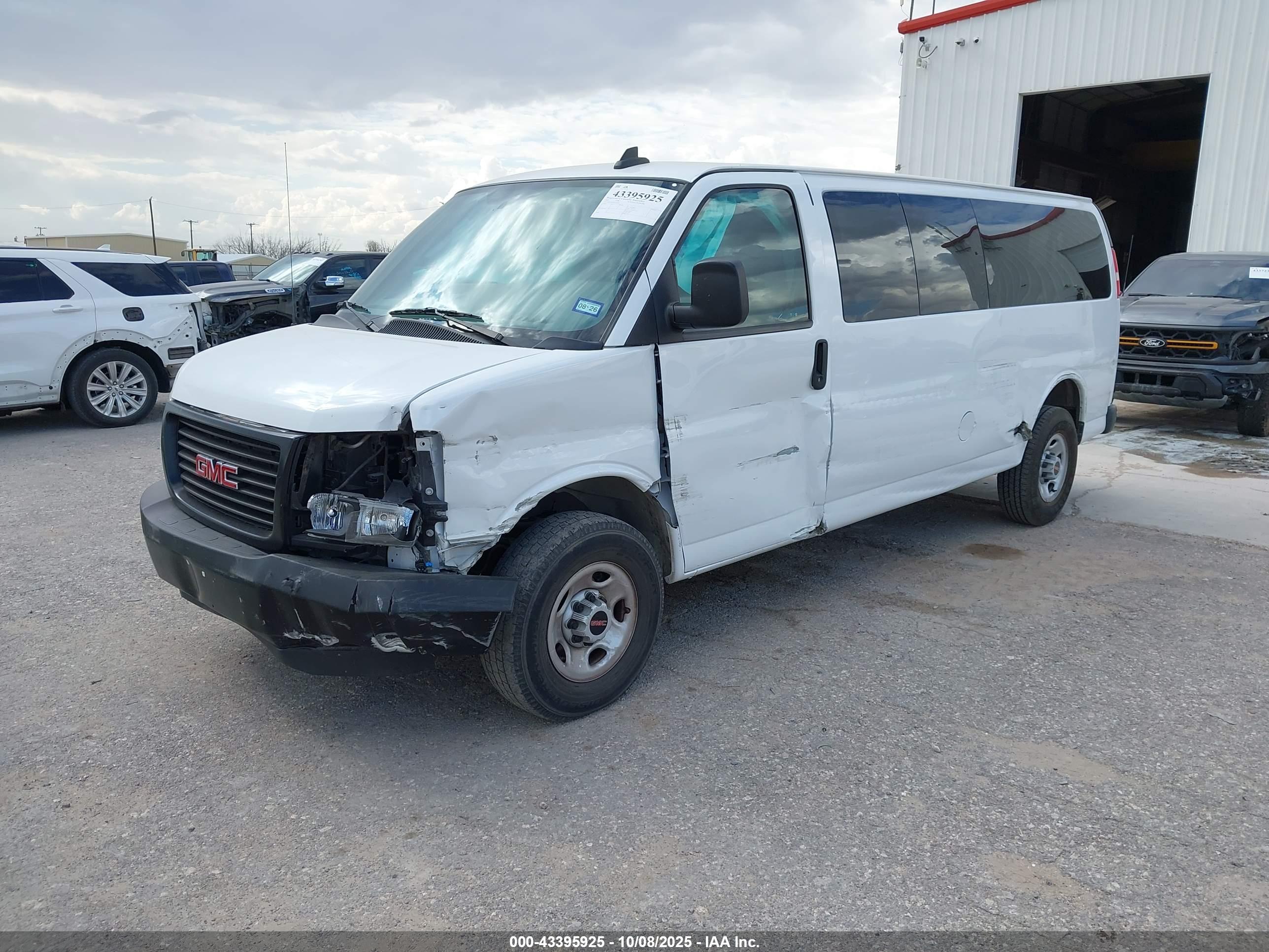 GMC SAVANA image 2