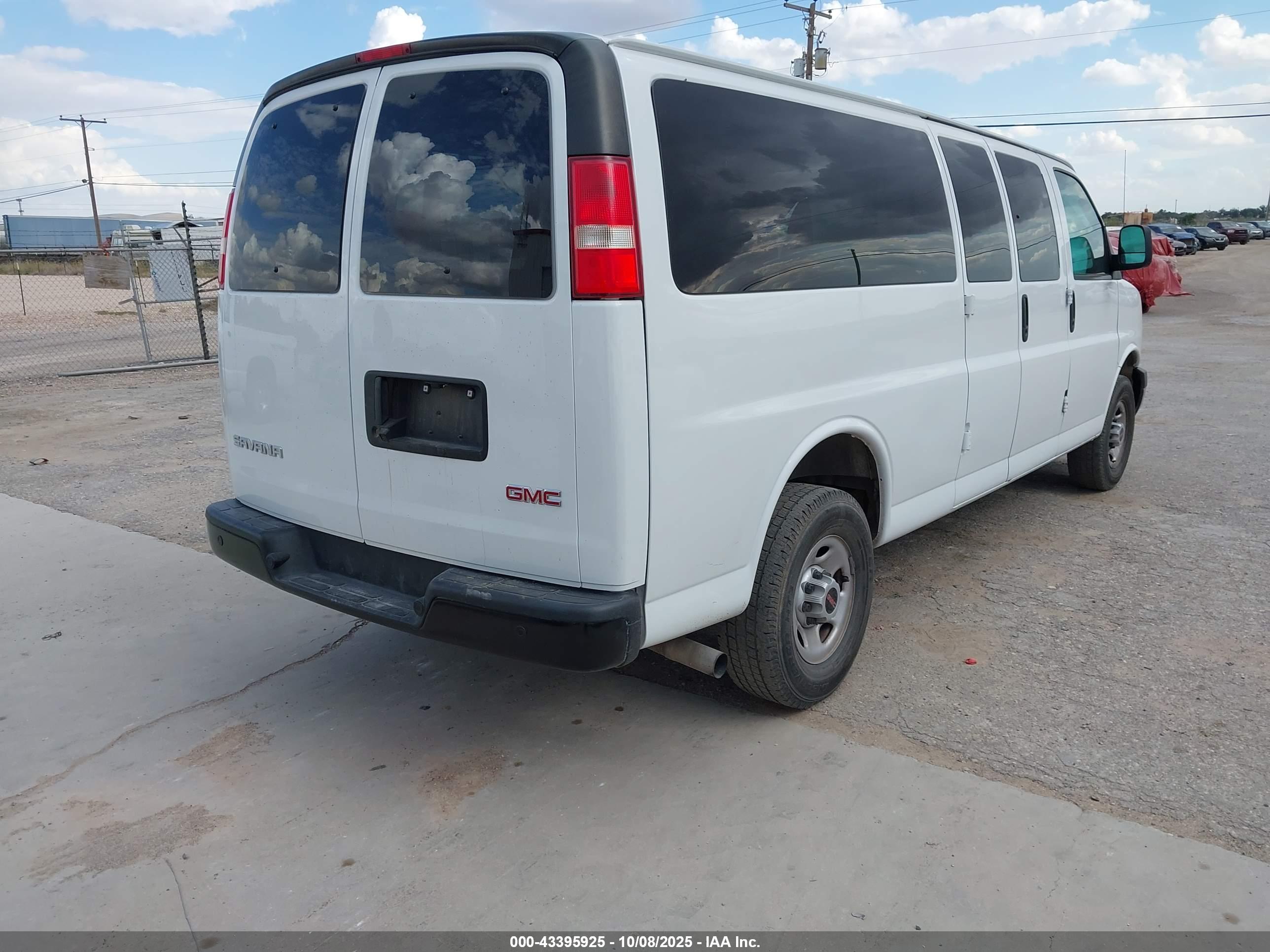 GMC SAVANA image 4