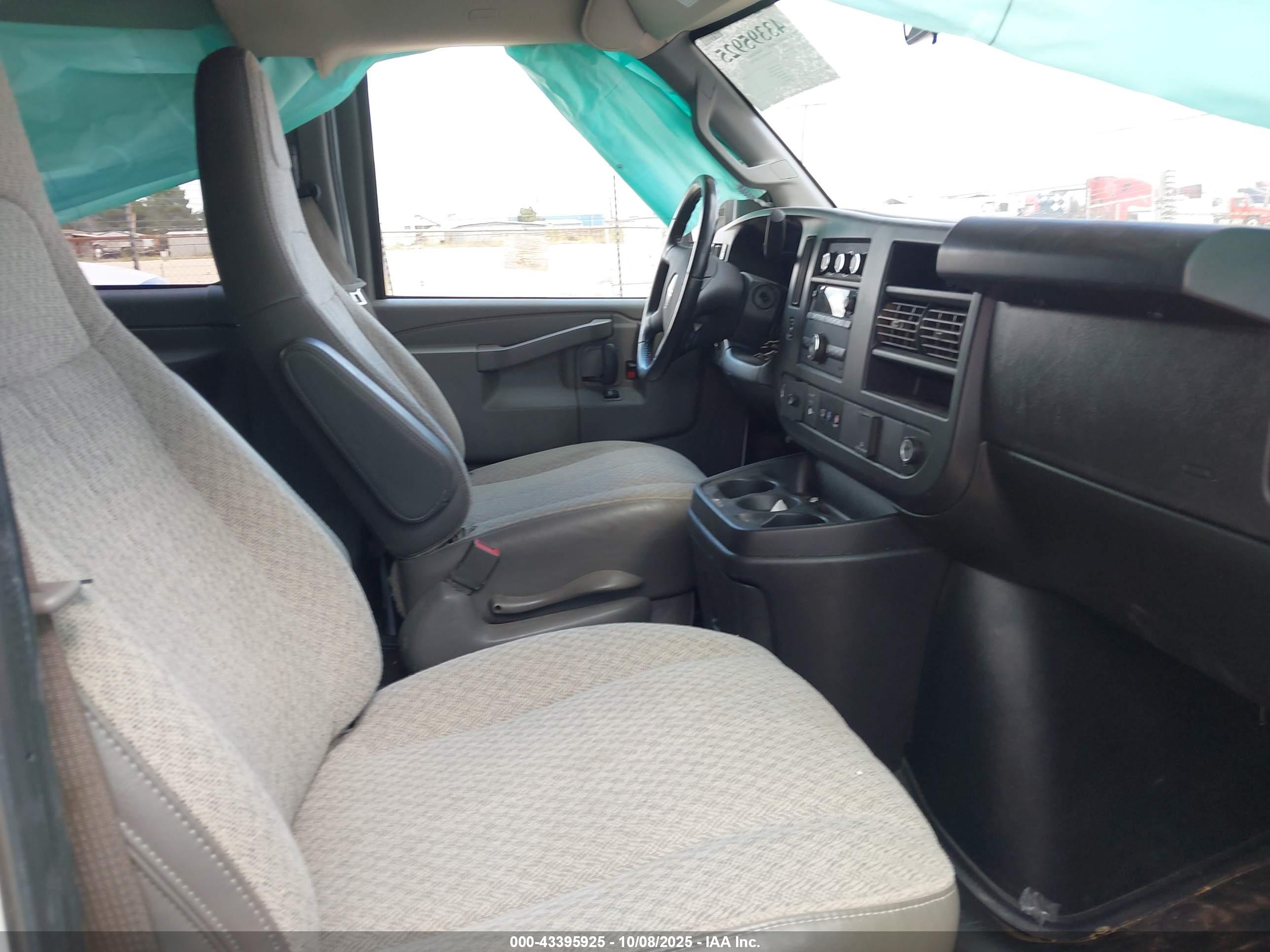 GMC SAVANA image 5