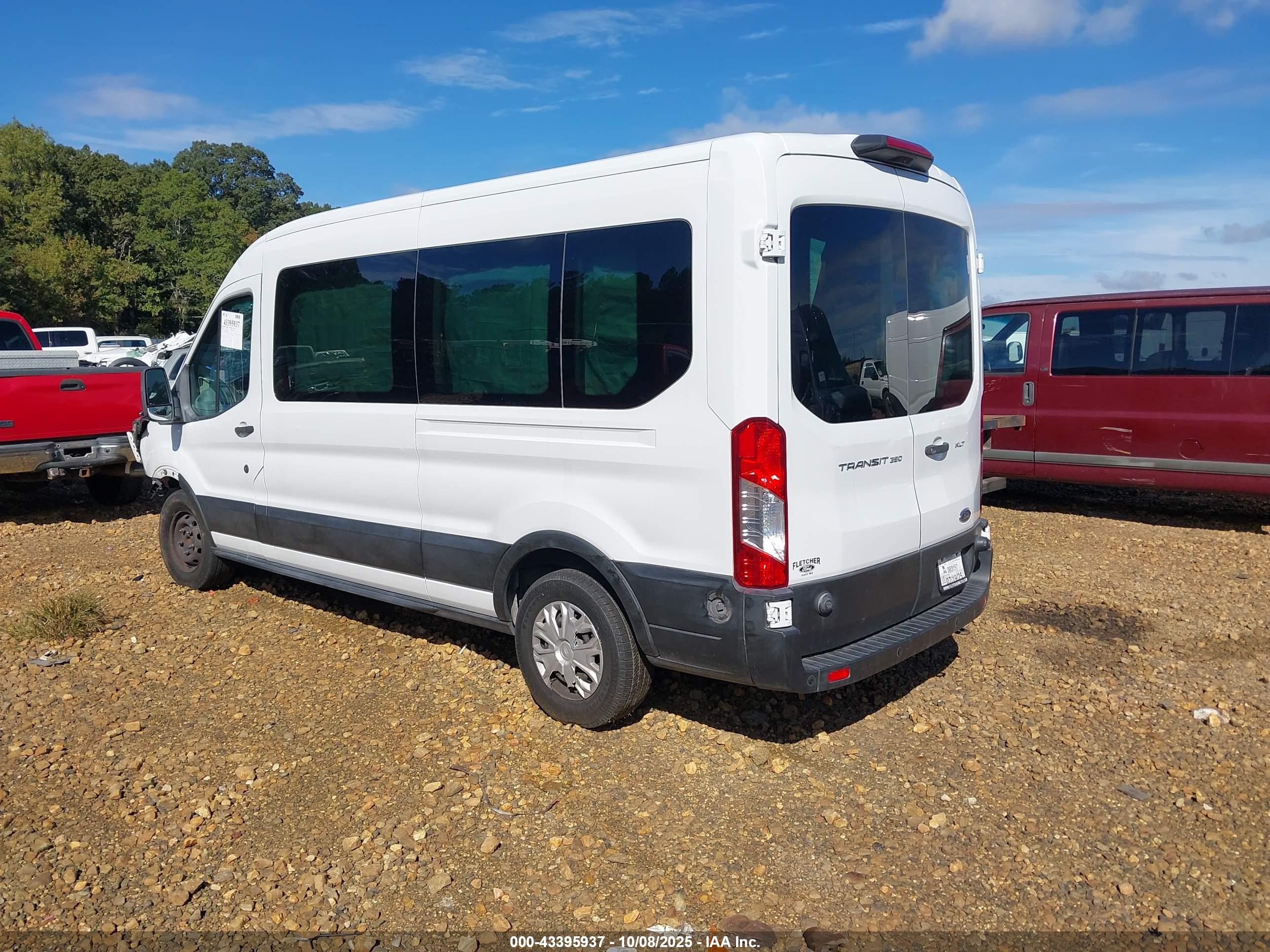 FORD TRANSIT-350 image 3