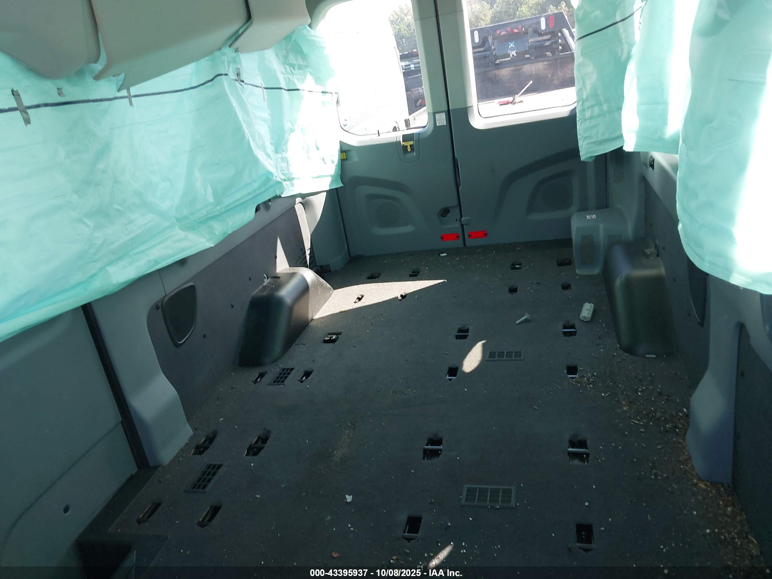 FORD TRANSIT-350 image 8