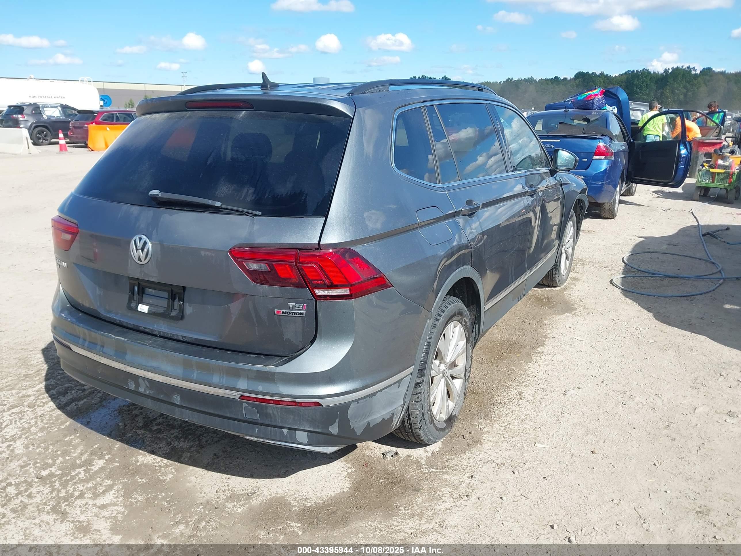VOLKSWAGEN TIGUAN image 4