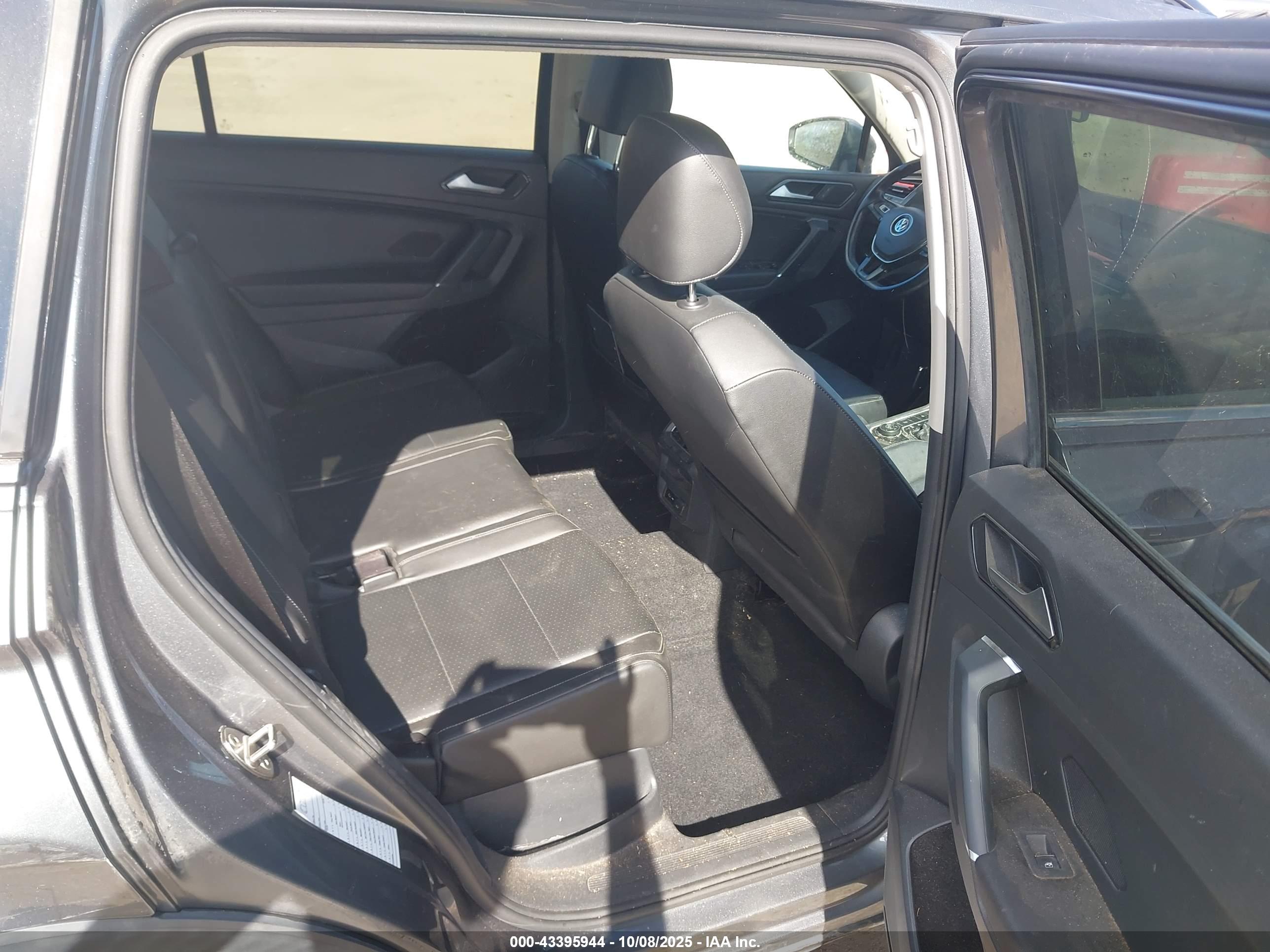 VOLKSWAGEN TIGUAN image 8