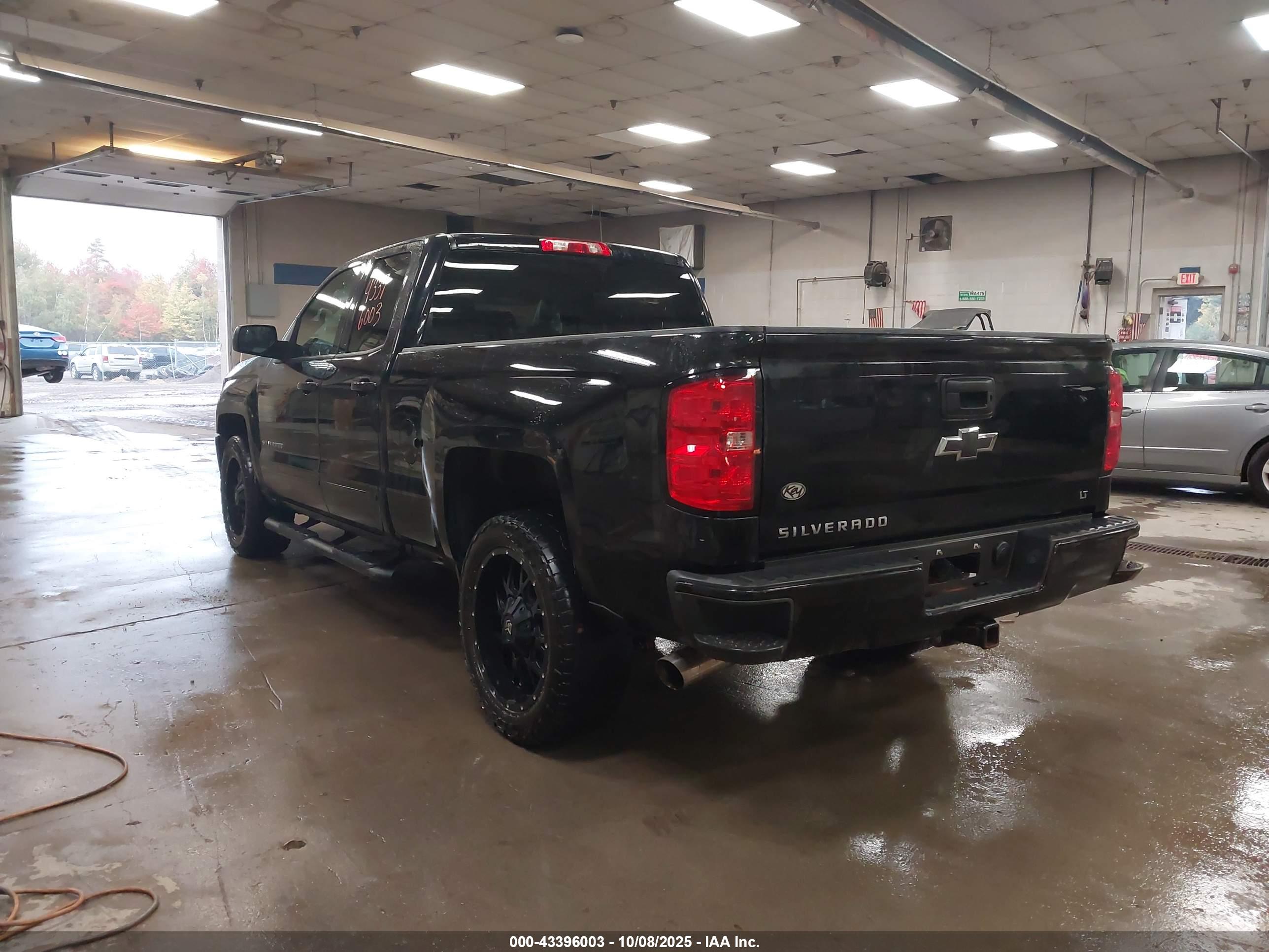 CHEVROLET SILVERADO image 3