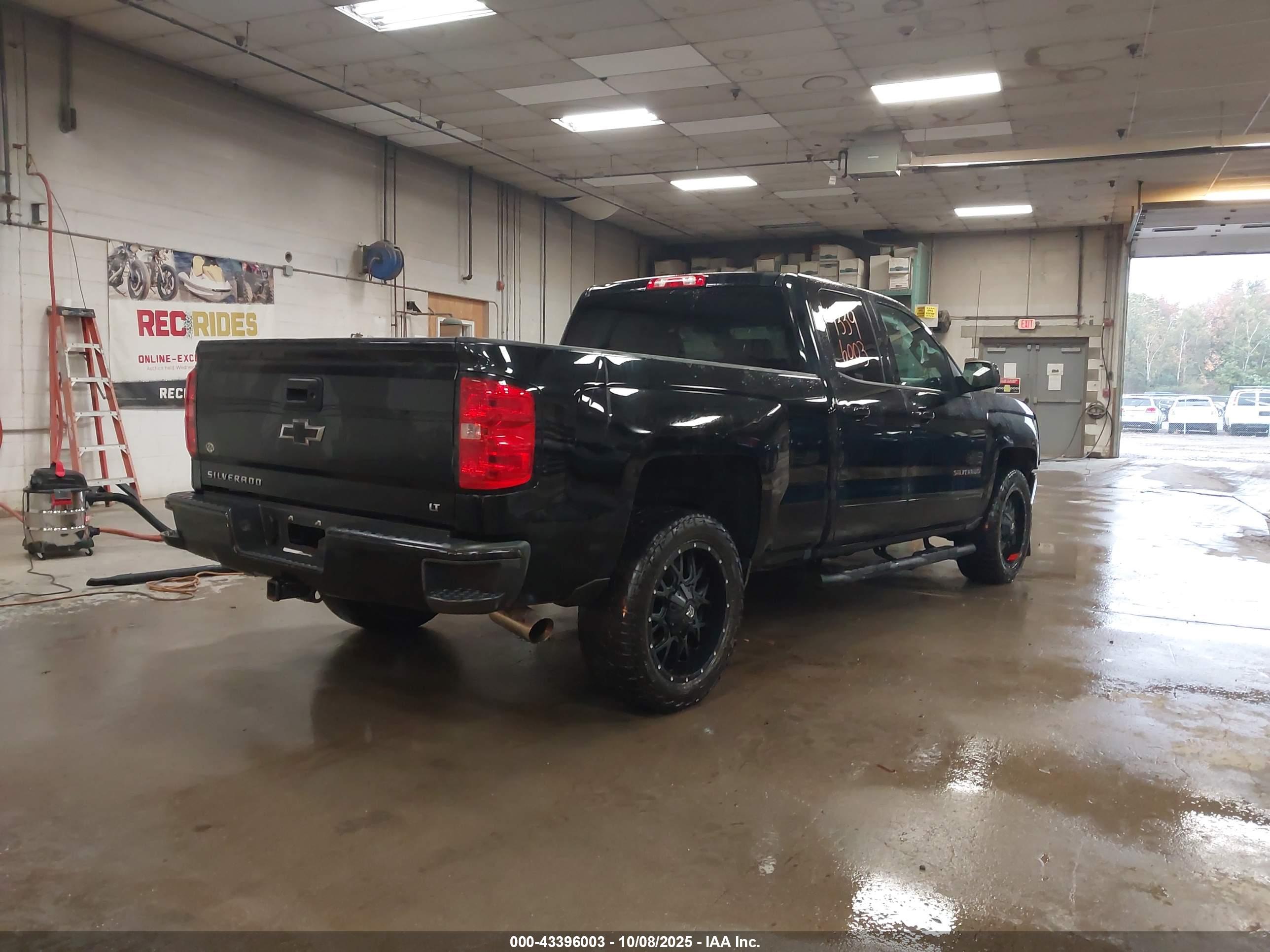 CHEVROLET SILVERADO image 4