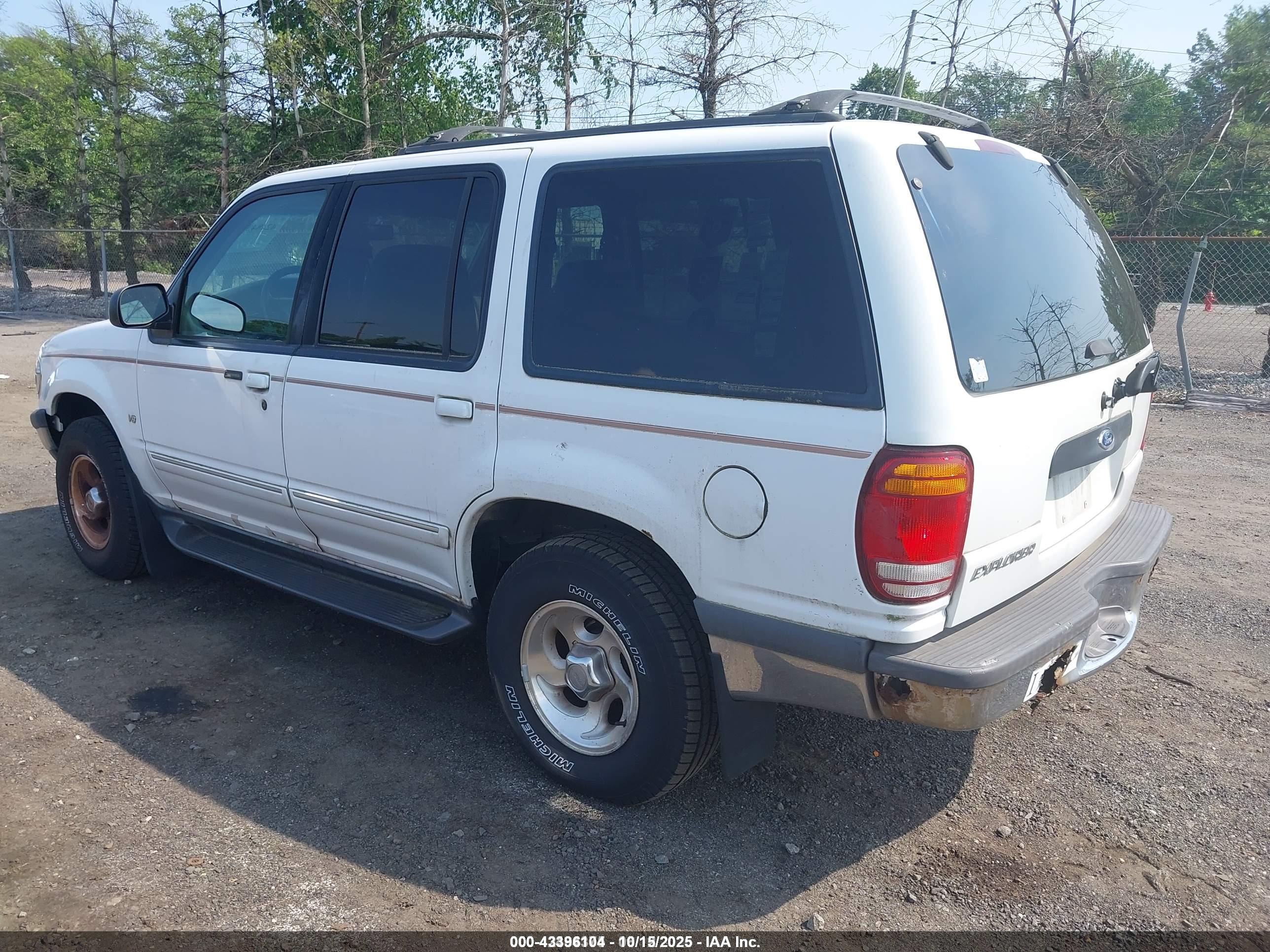 FORD EXPLORER image 3