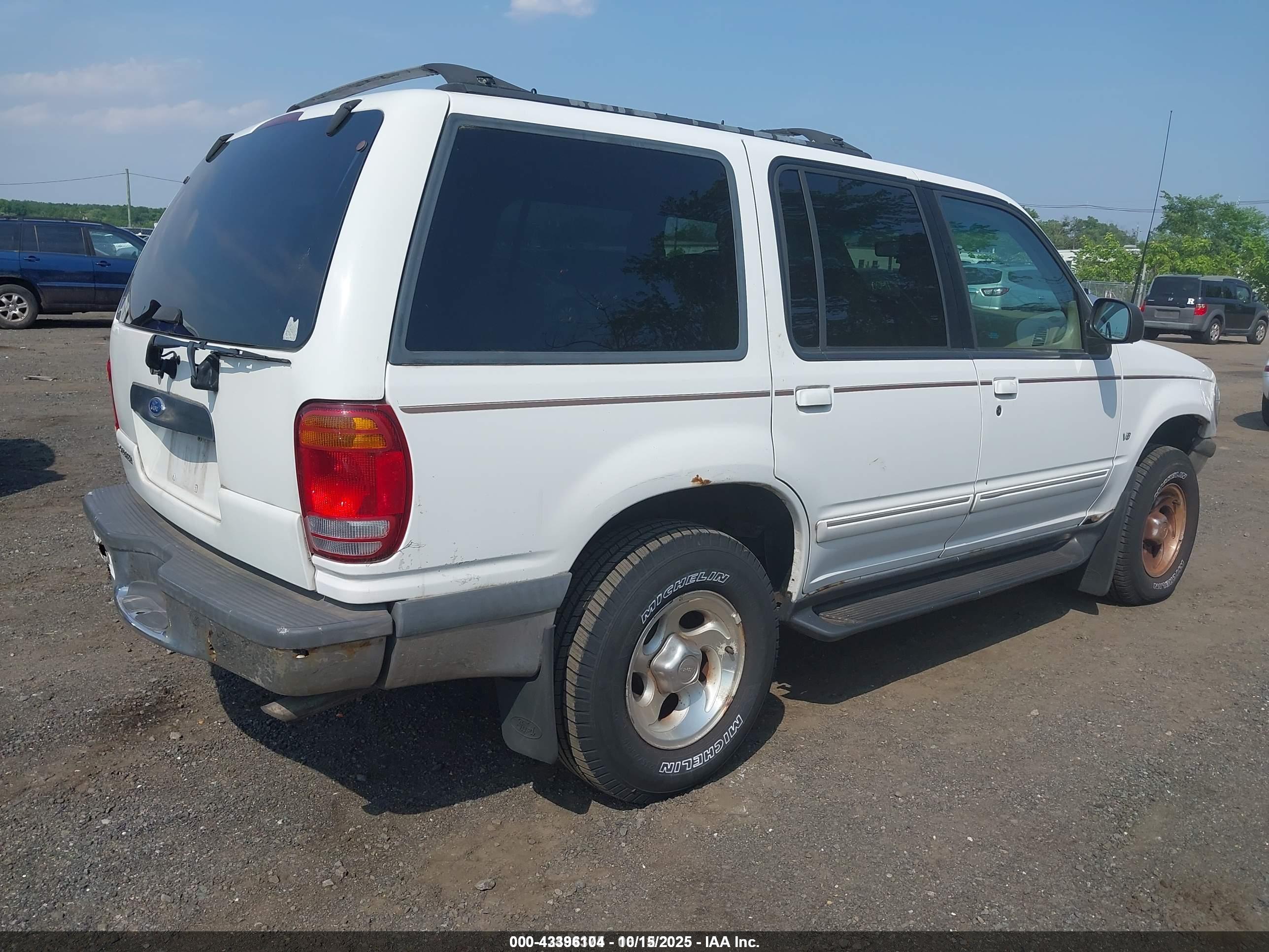 FORD EXPLORER image 4
