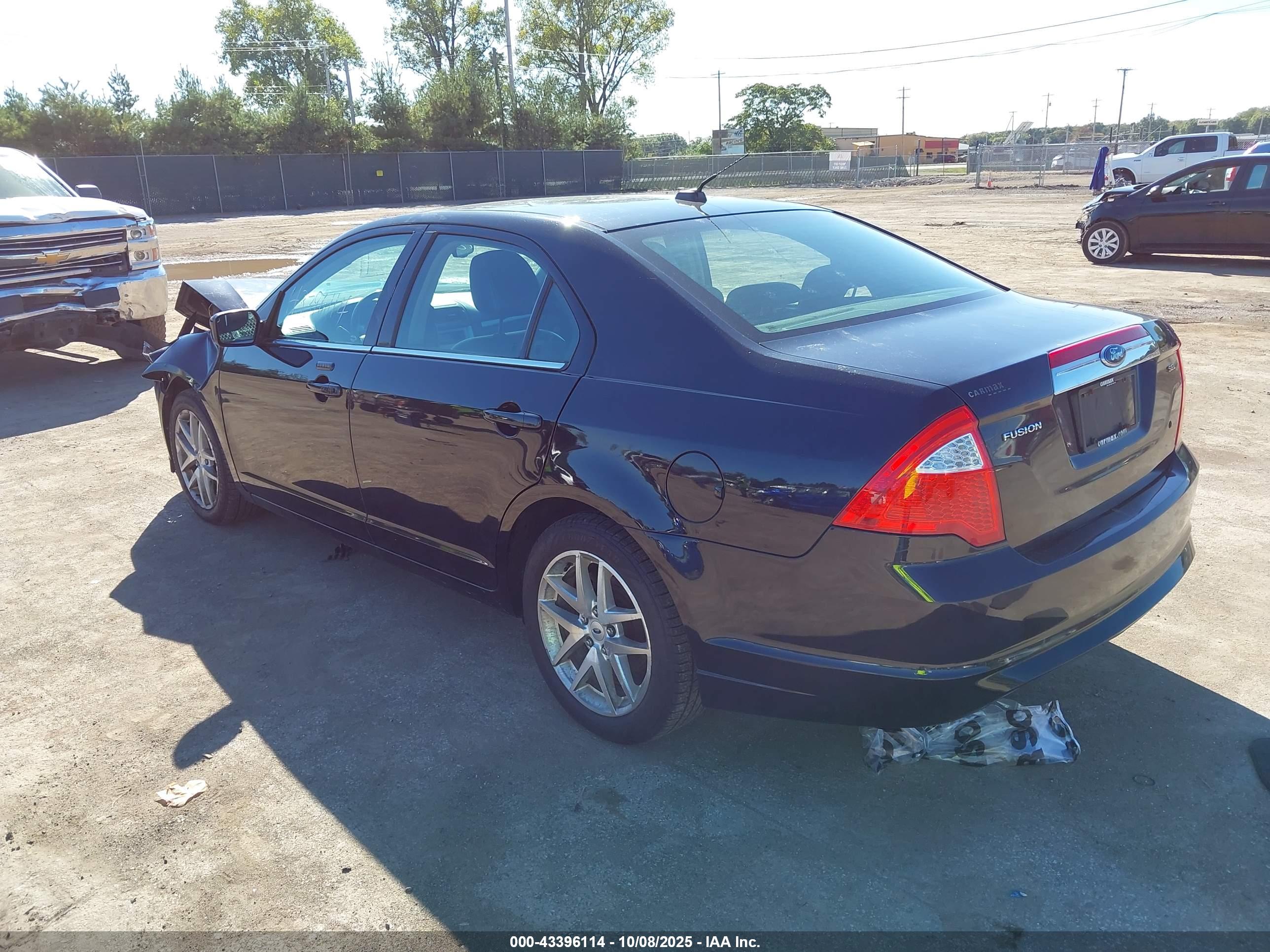 FORD FUSION image 3