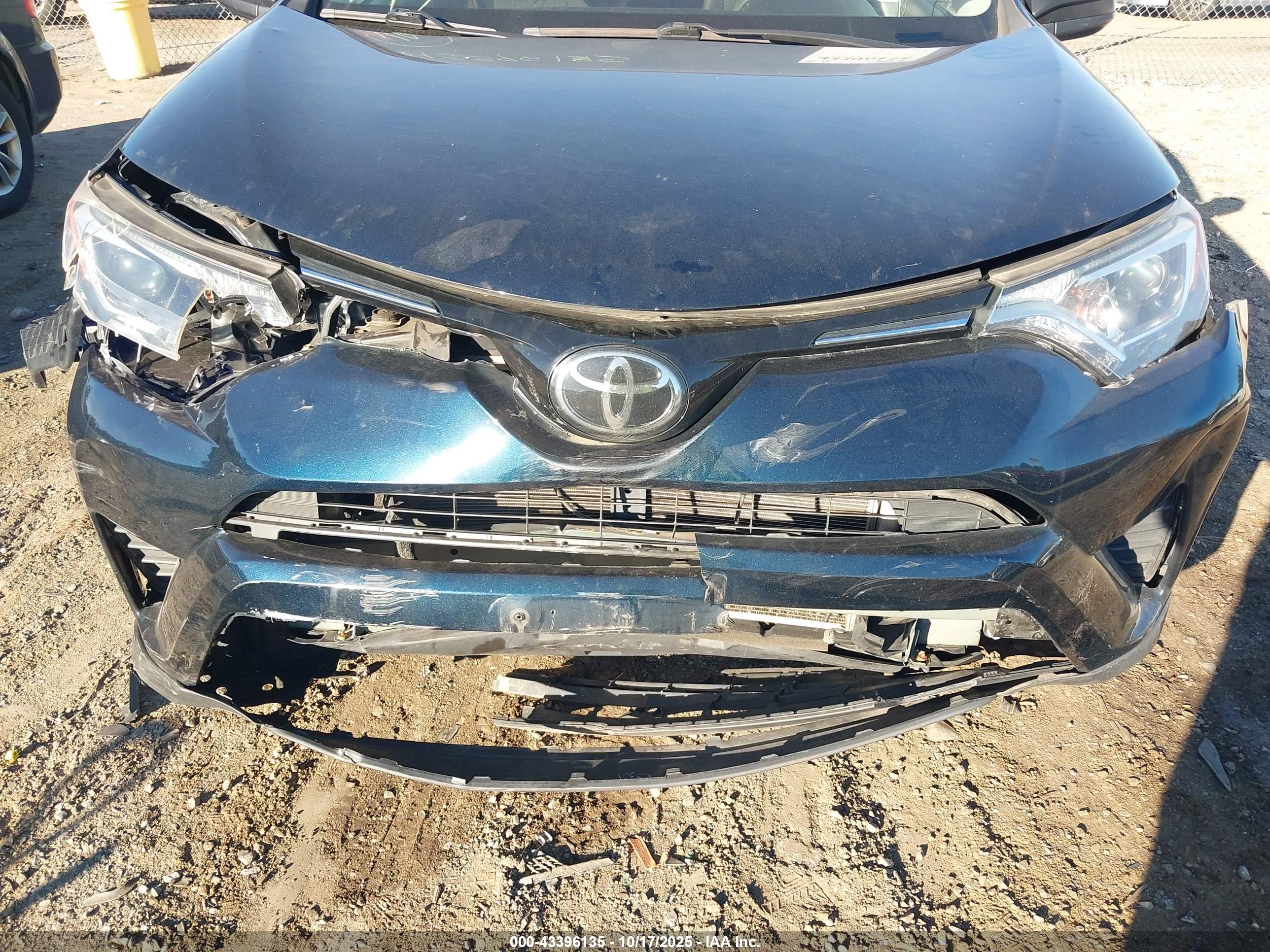 TOYOTA RAV4 image 6