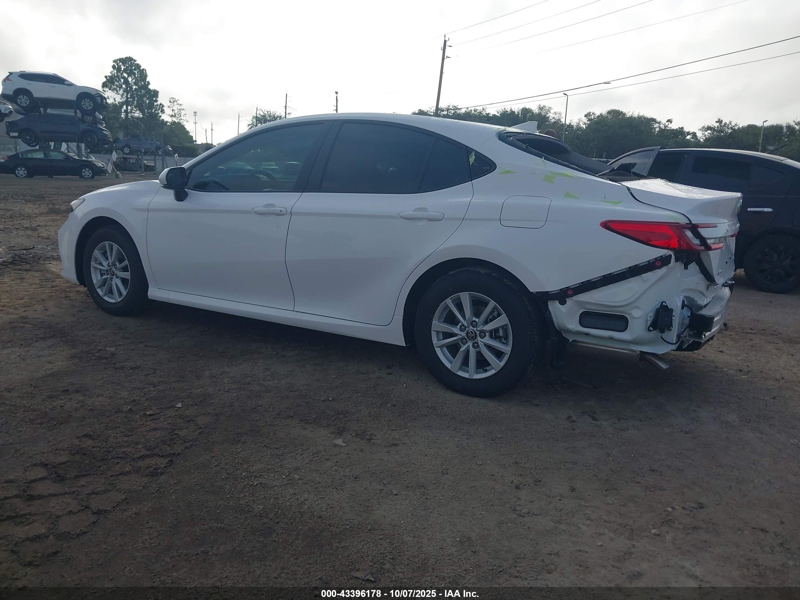 TOYOTA CAMRY image 3