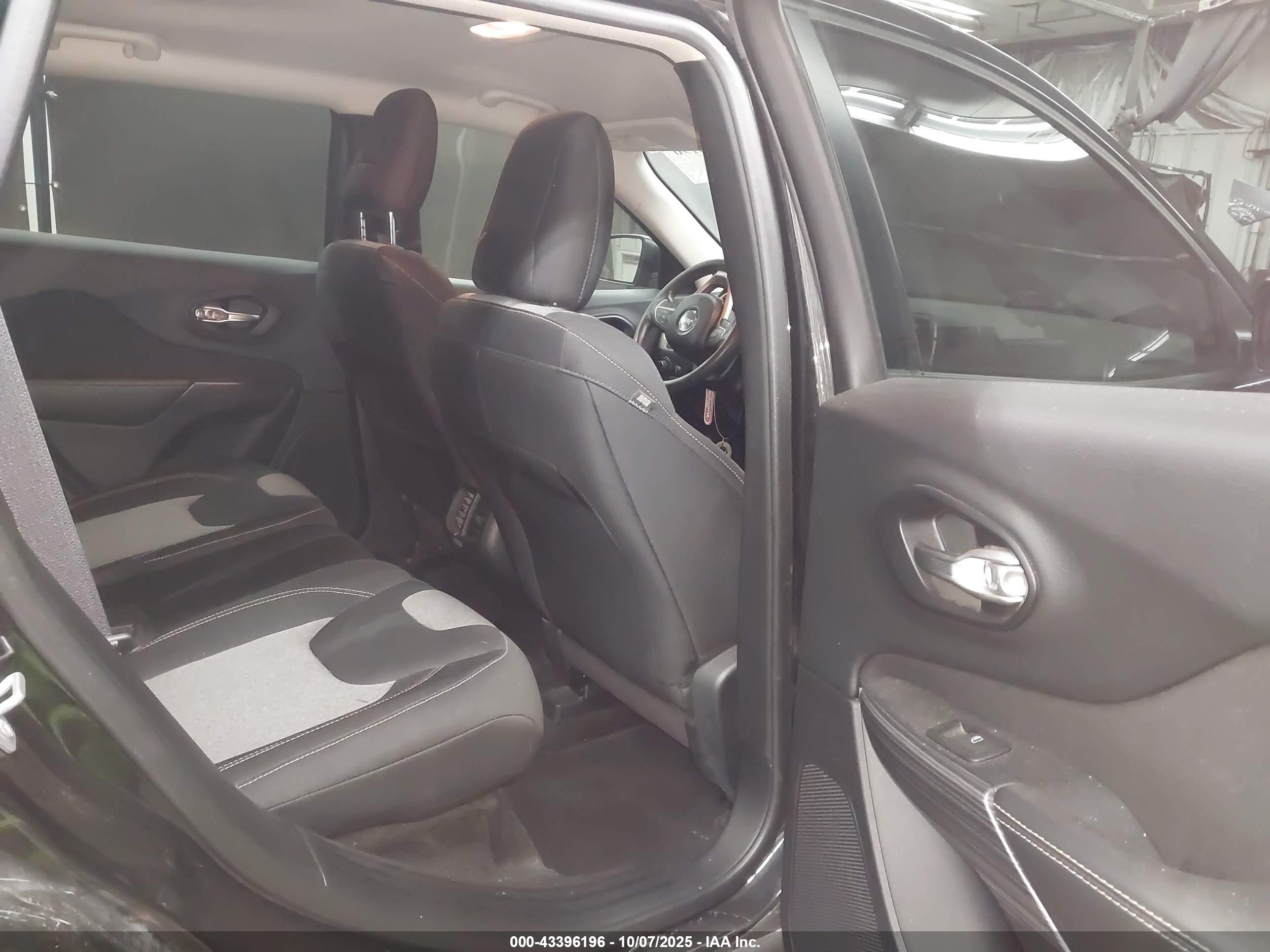 JEEP CHEROKEE image 8