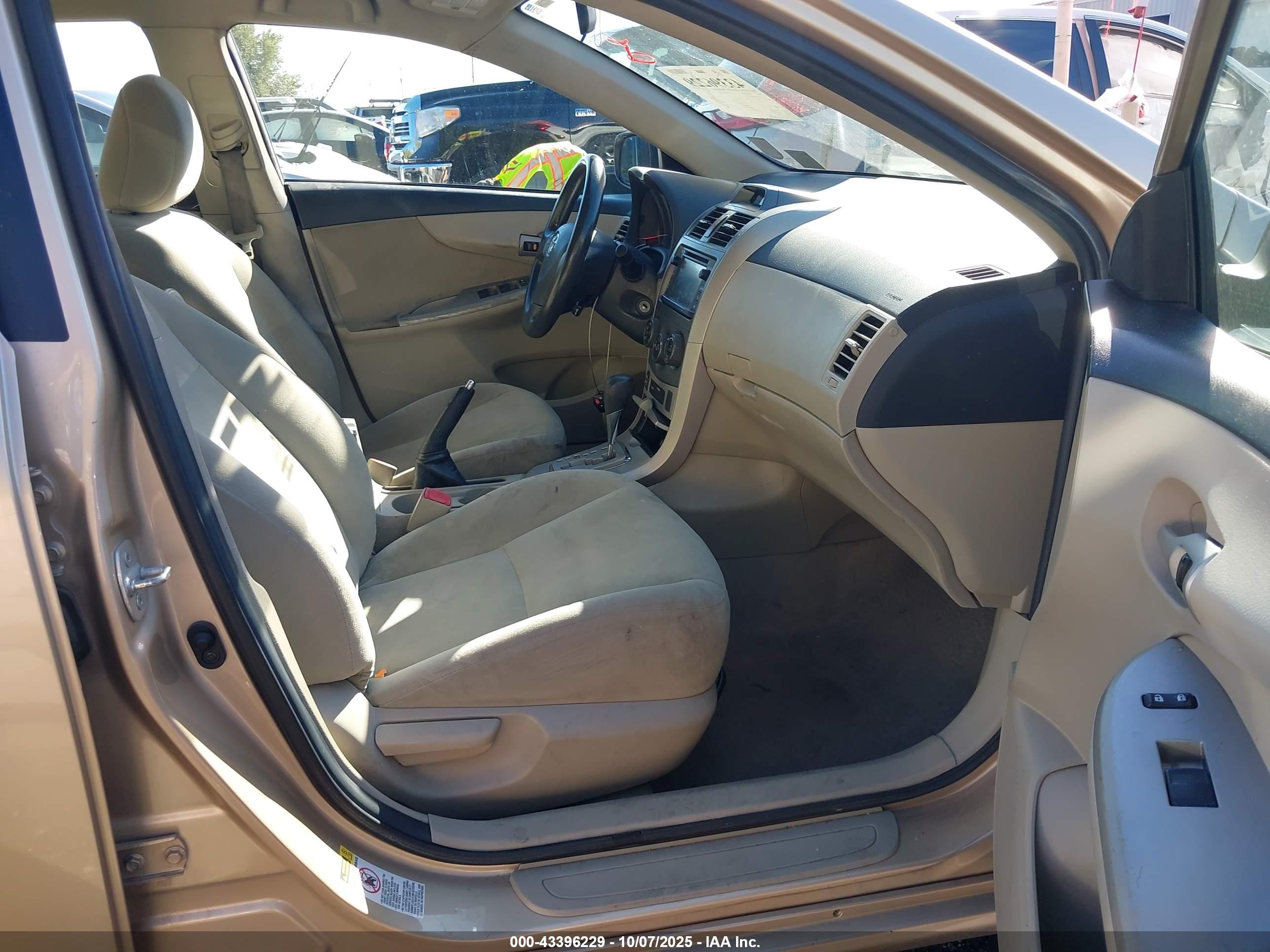 TOYOTA COROLLA image 5
