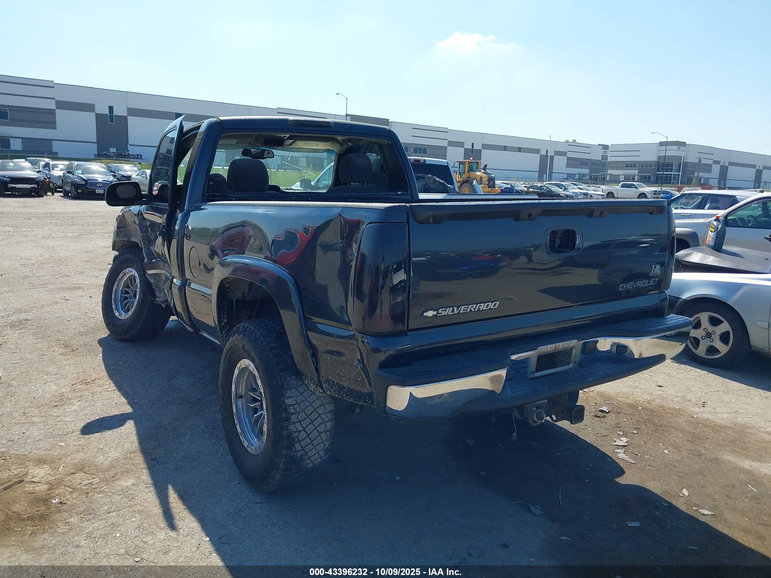 CHEVROLET SILVERADO image 3