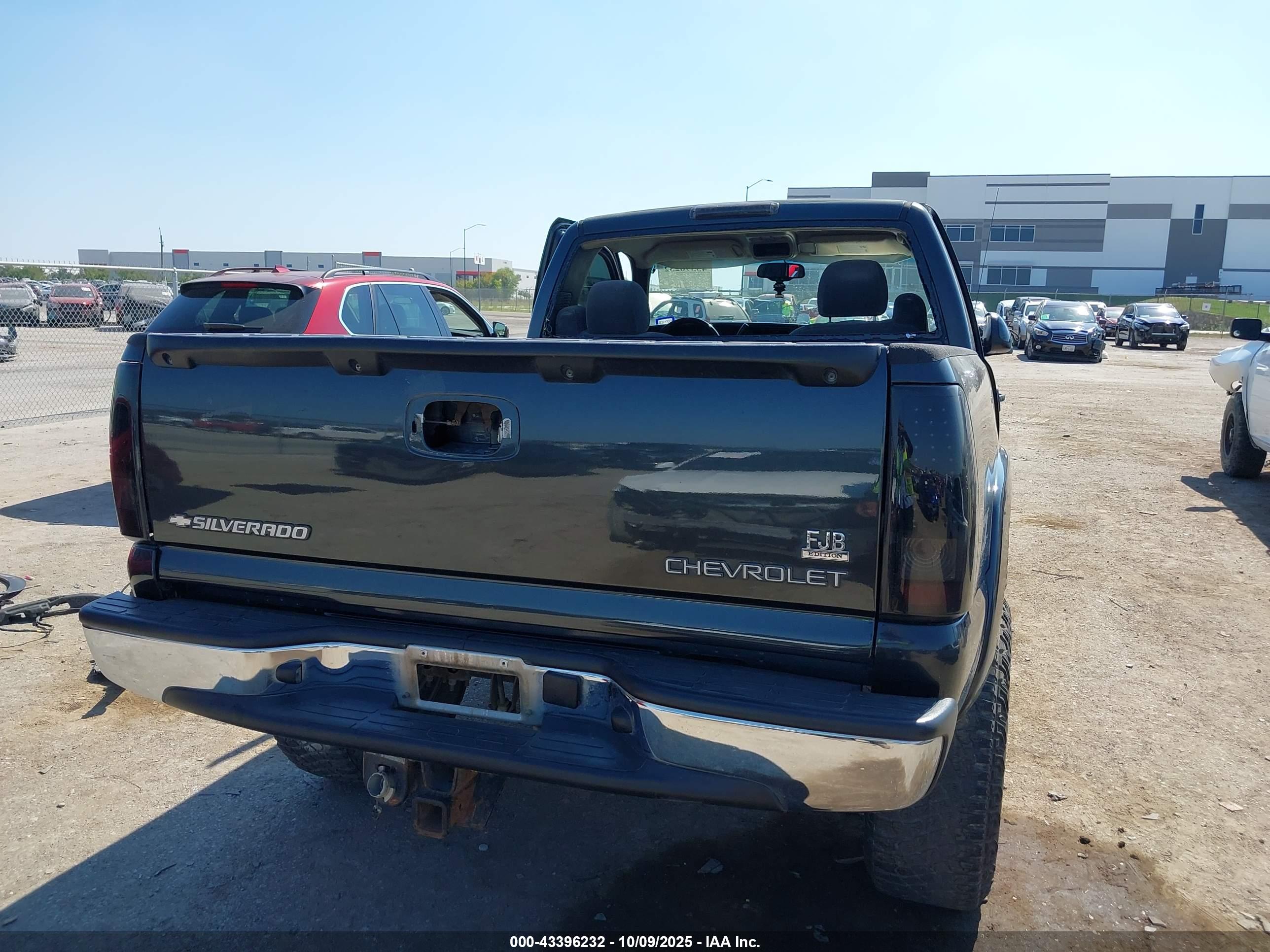 CHEVROLET SILVERADO image 4