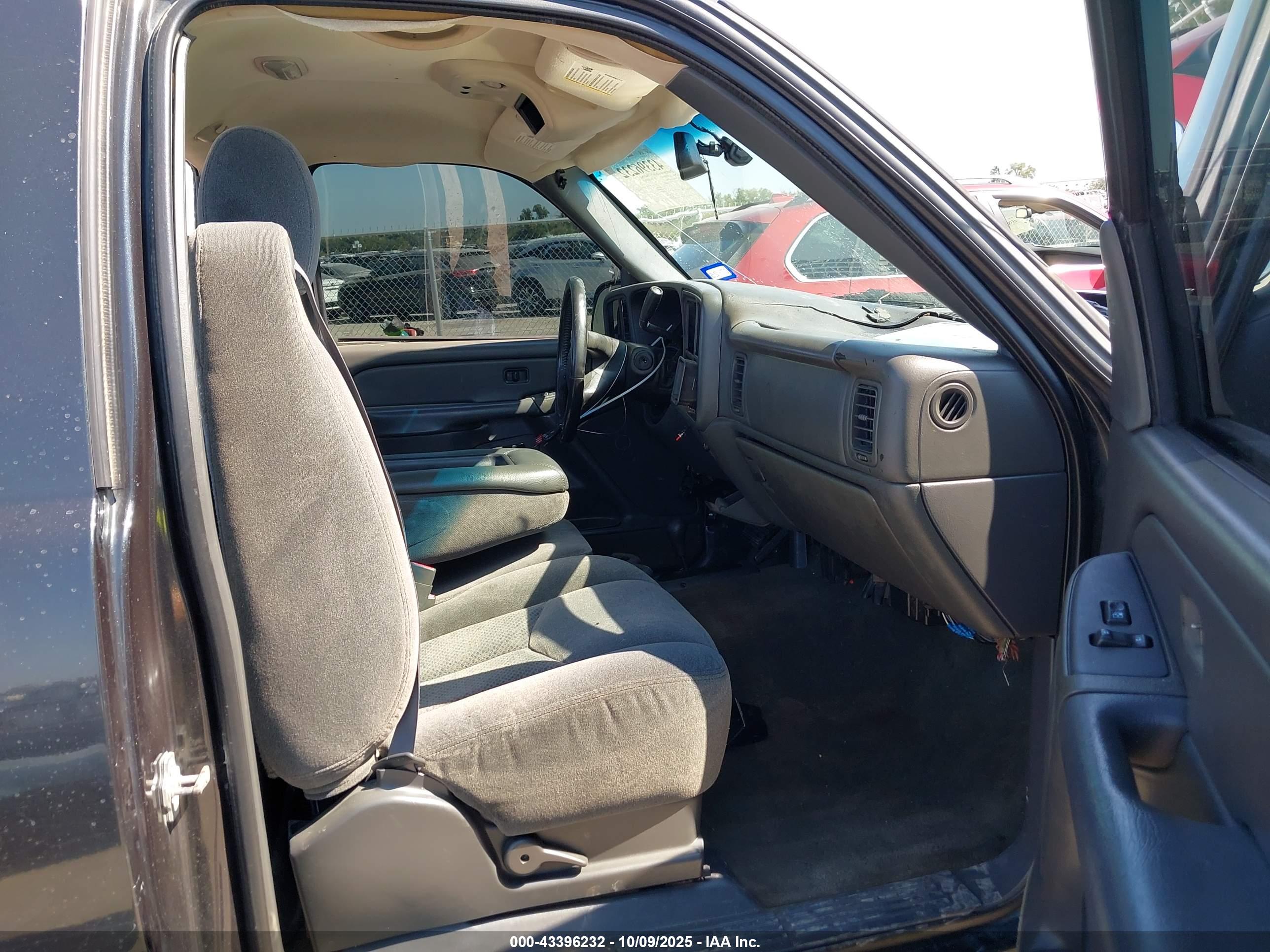 CHEVROLET SILVERADO image 5