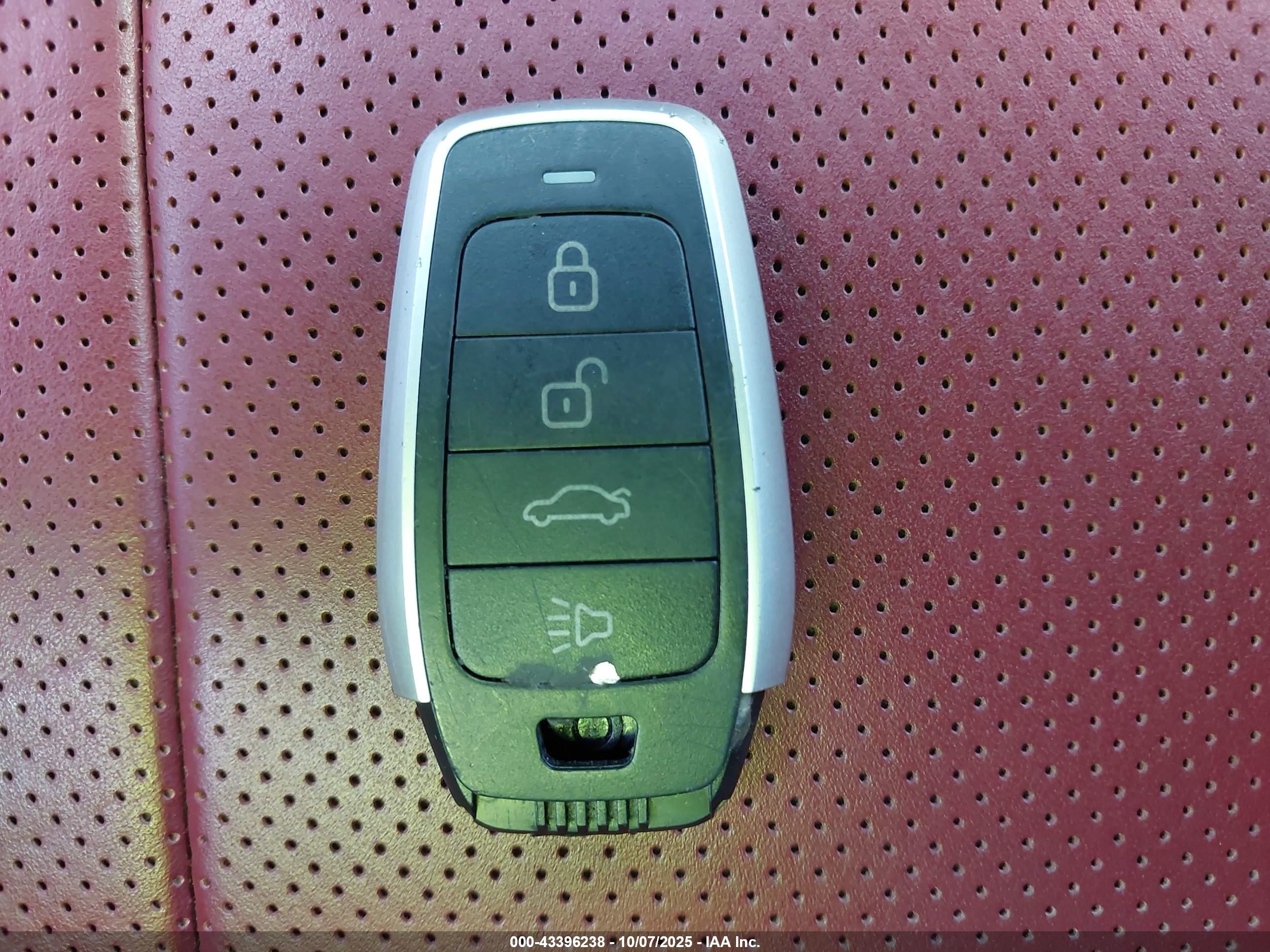 INFINITI Q60 image 11