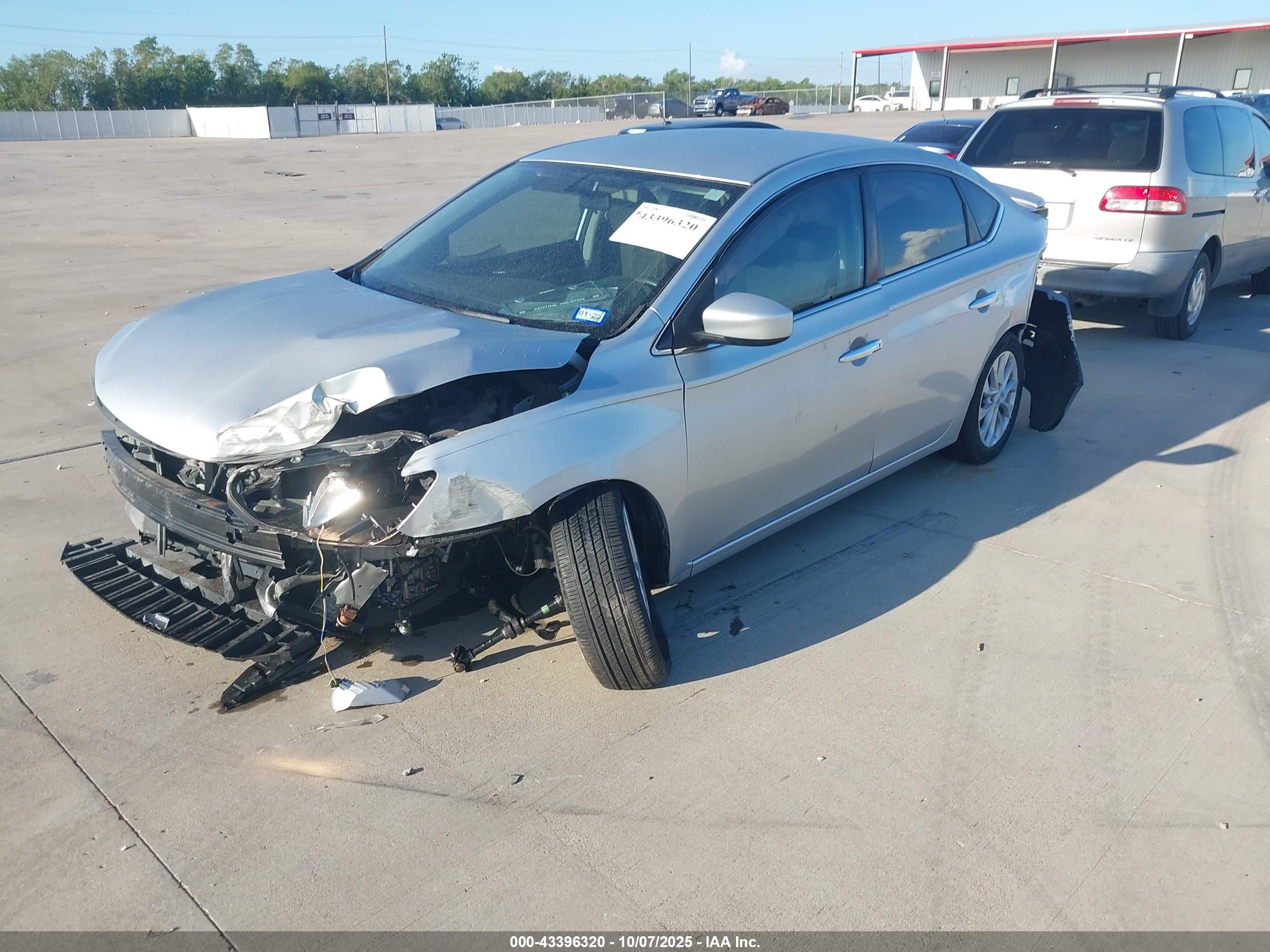 NISSAN SENTRA image 2