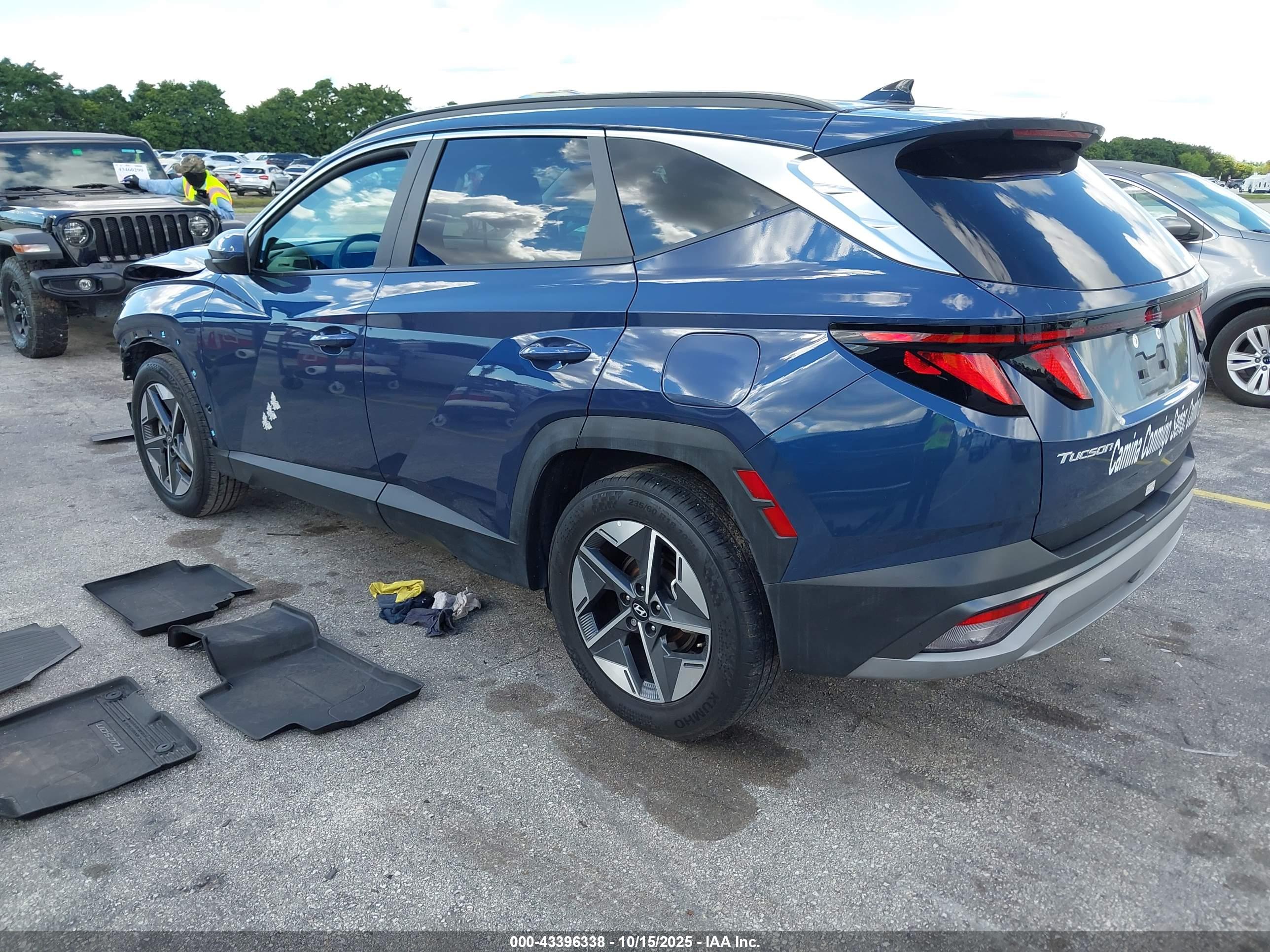 HYUNDAI TUCSON image 3