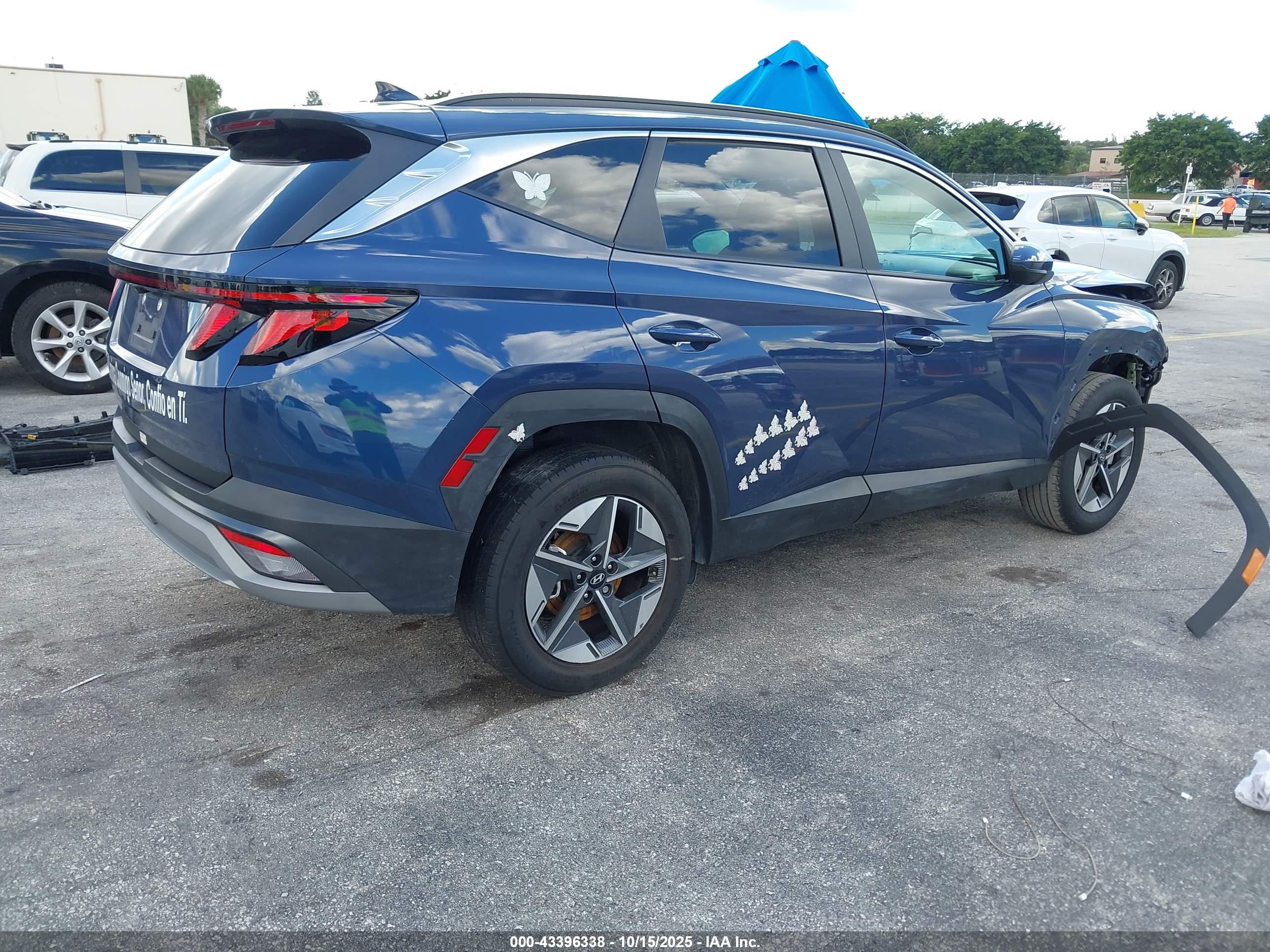 HYUNDAI TUCSON image 4
