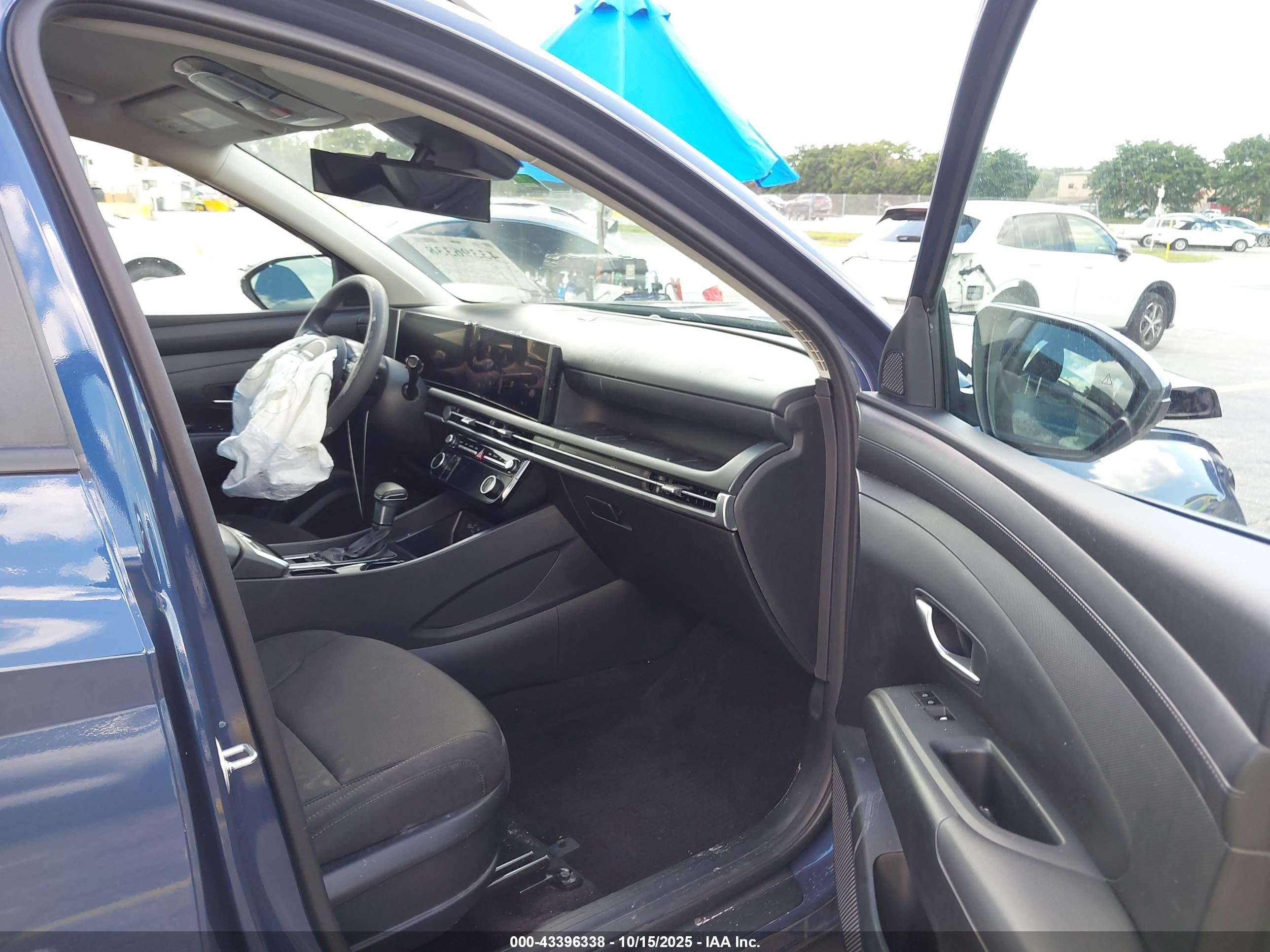 HYUNDAI TUCSON image 5