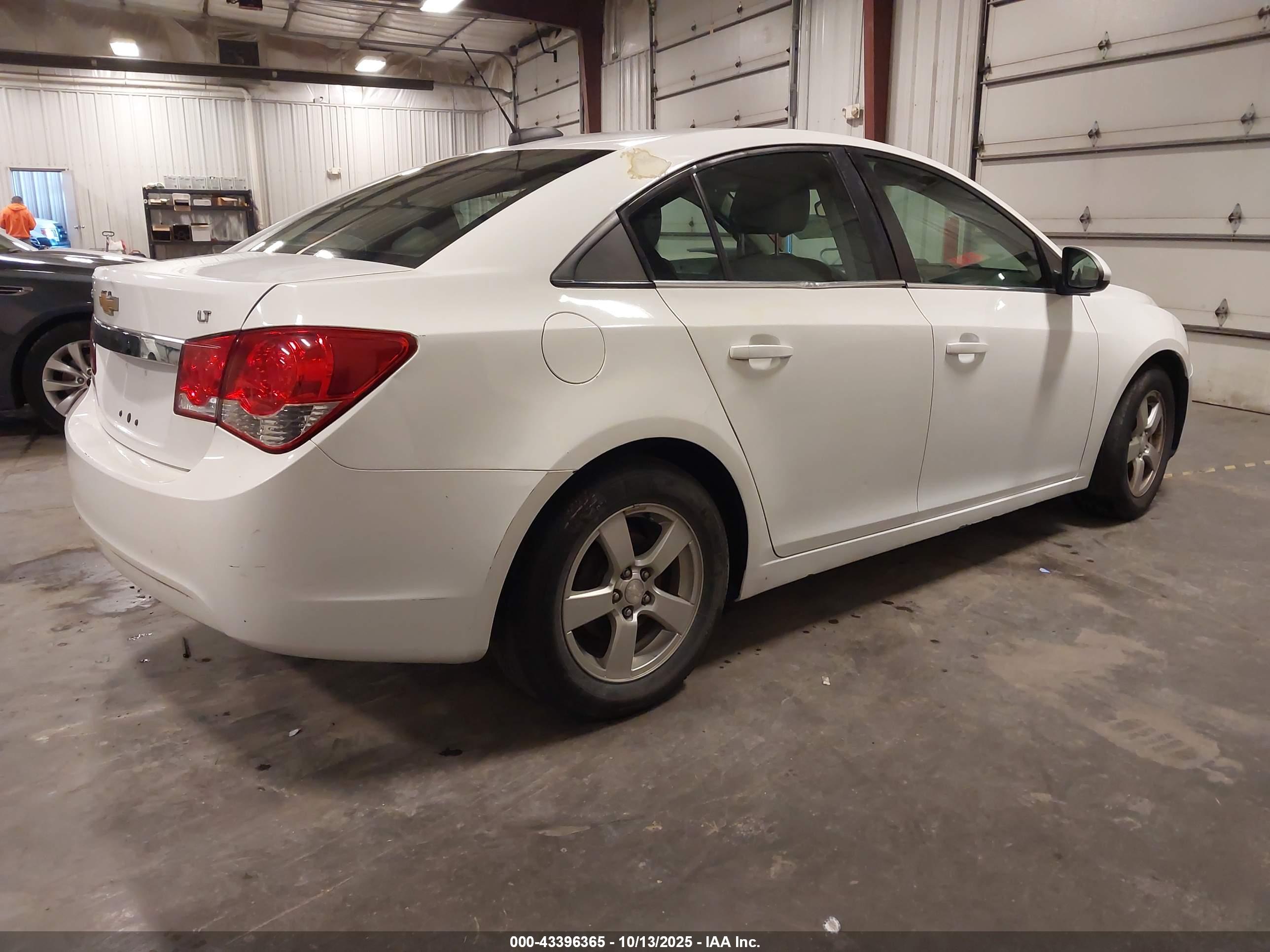 CHEVROLET CRUZE image 4