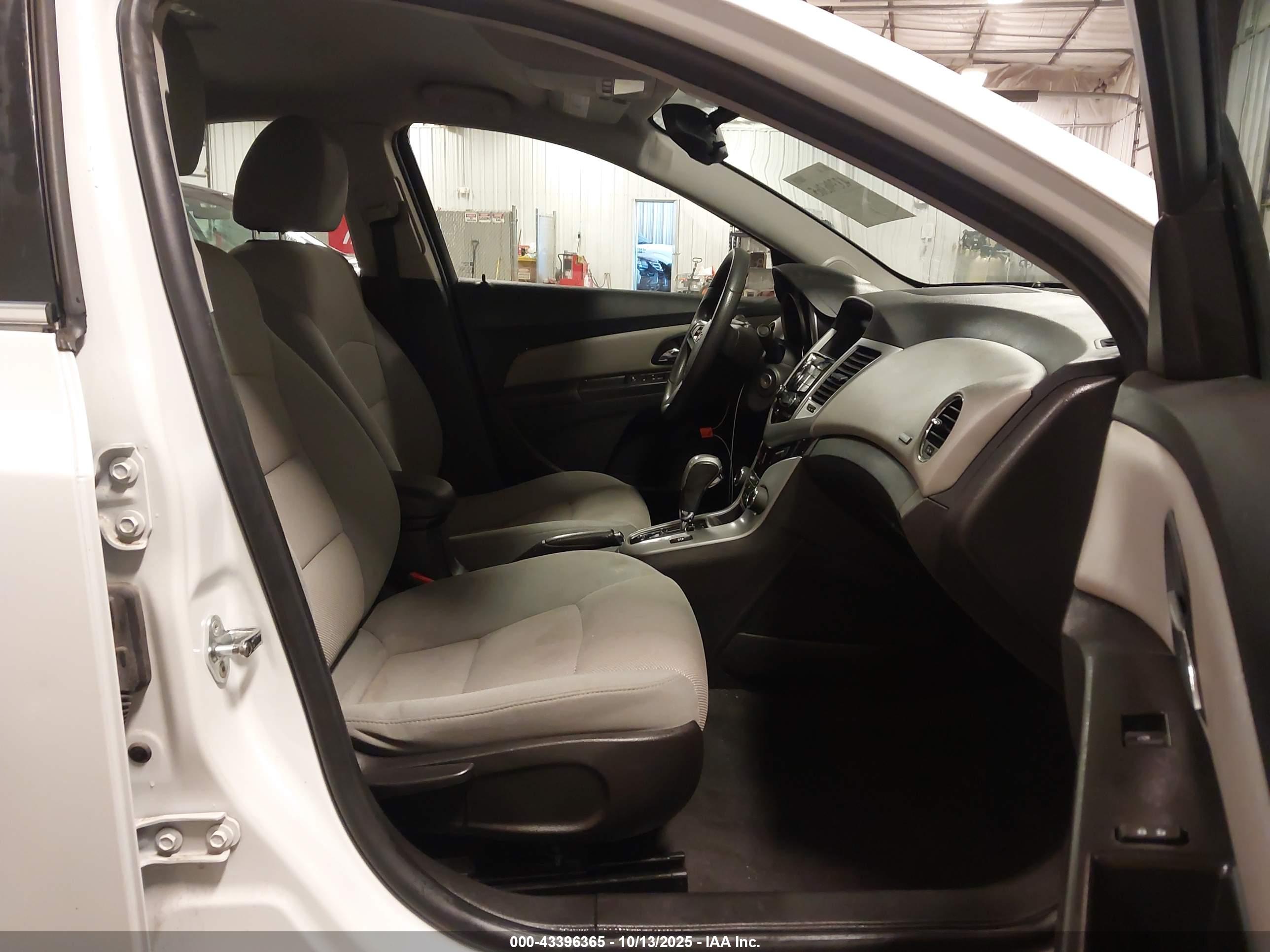 CHEVROLET CRUZE image 5