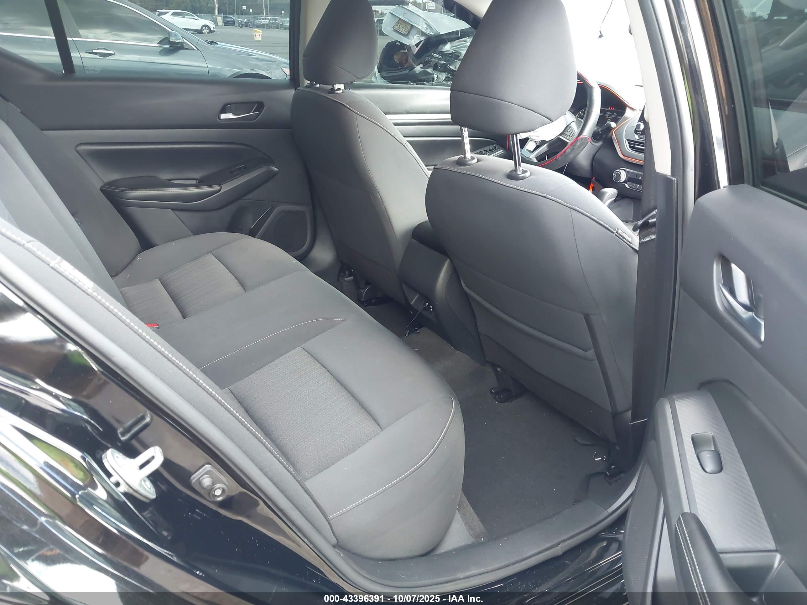 NISSAN ALTIMA image 8