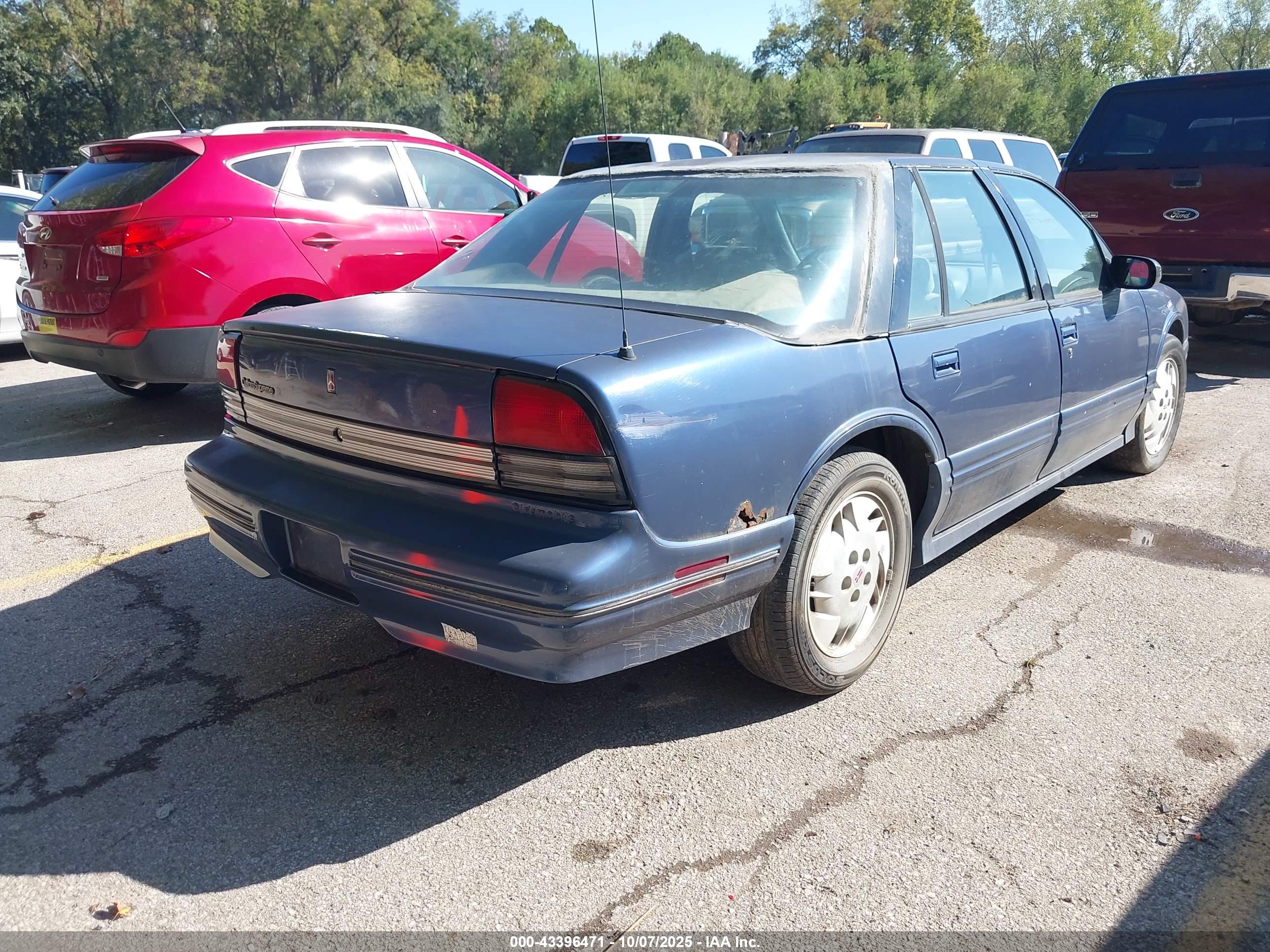 OLDSMOBILE CUTLASS image 4