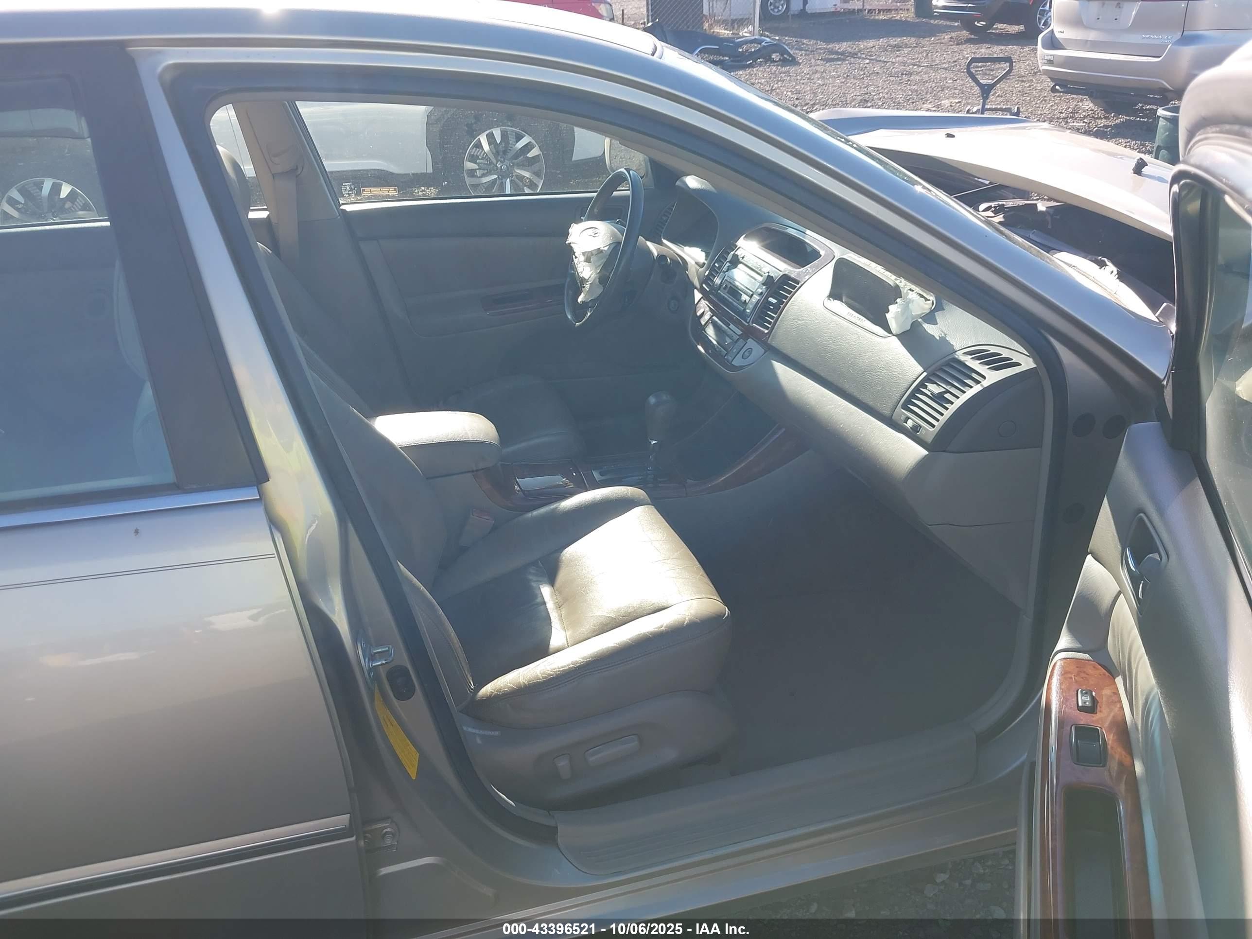 TOYOTA CAMRY image 5