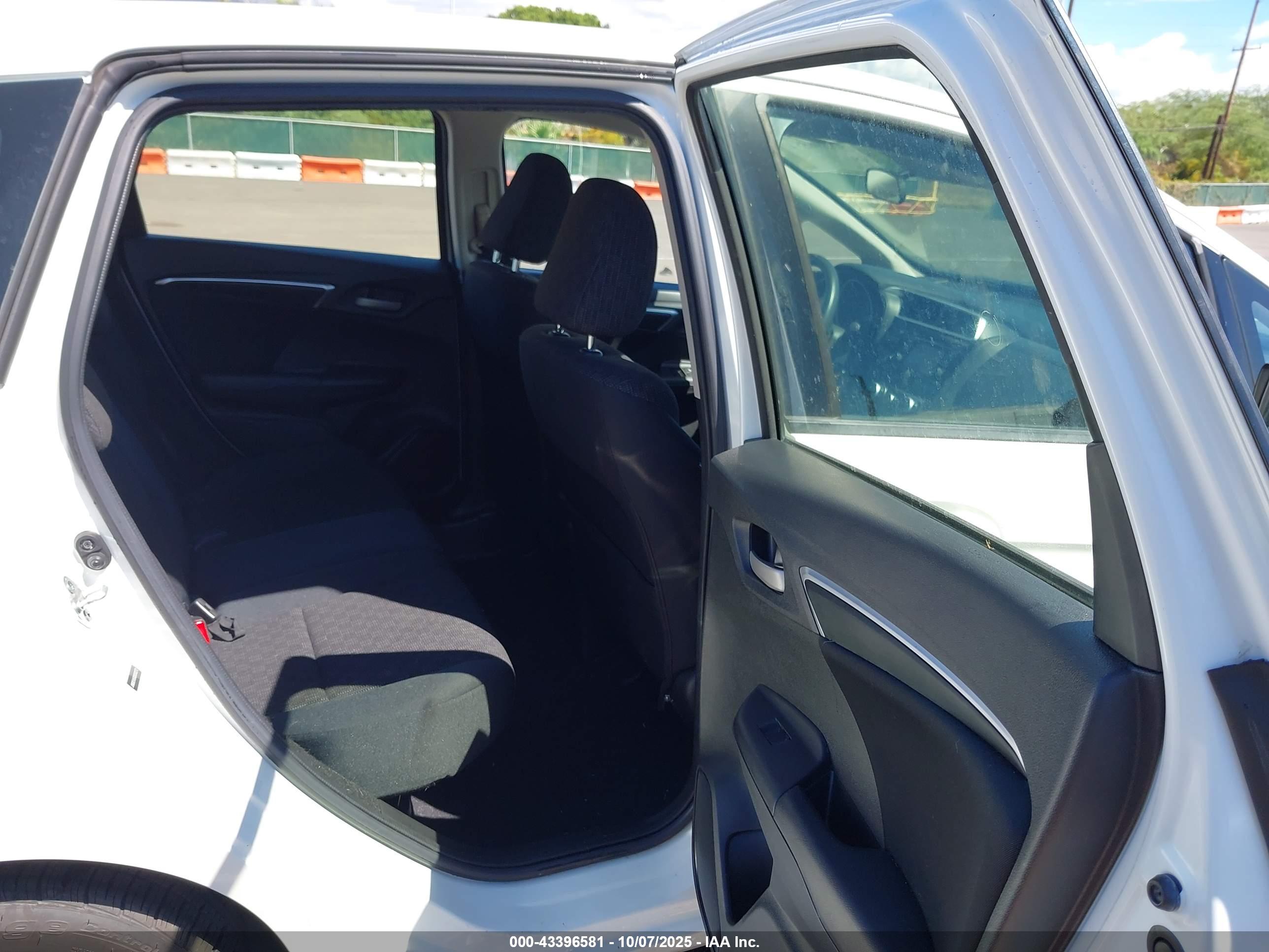 HONDA FIT image 8