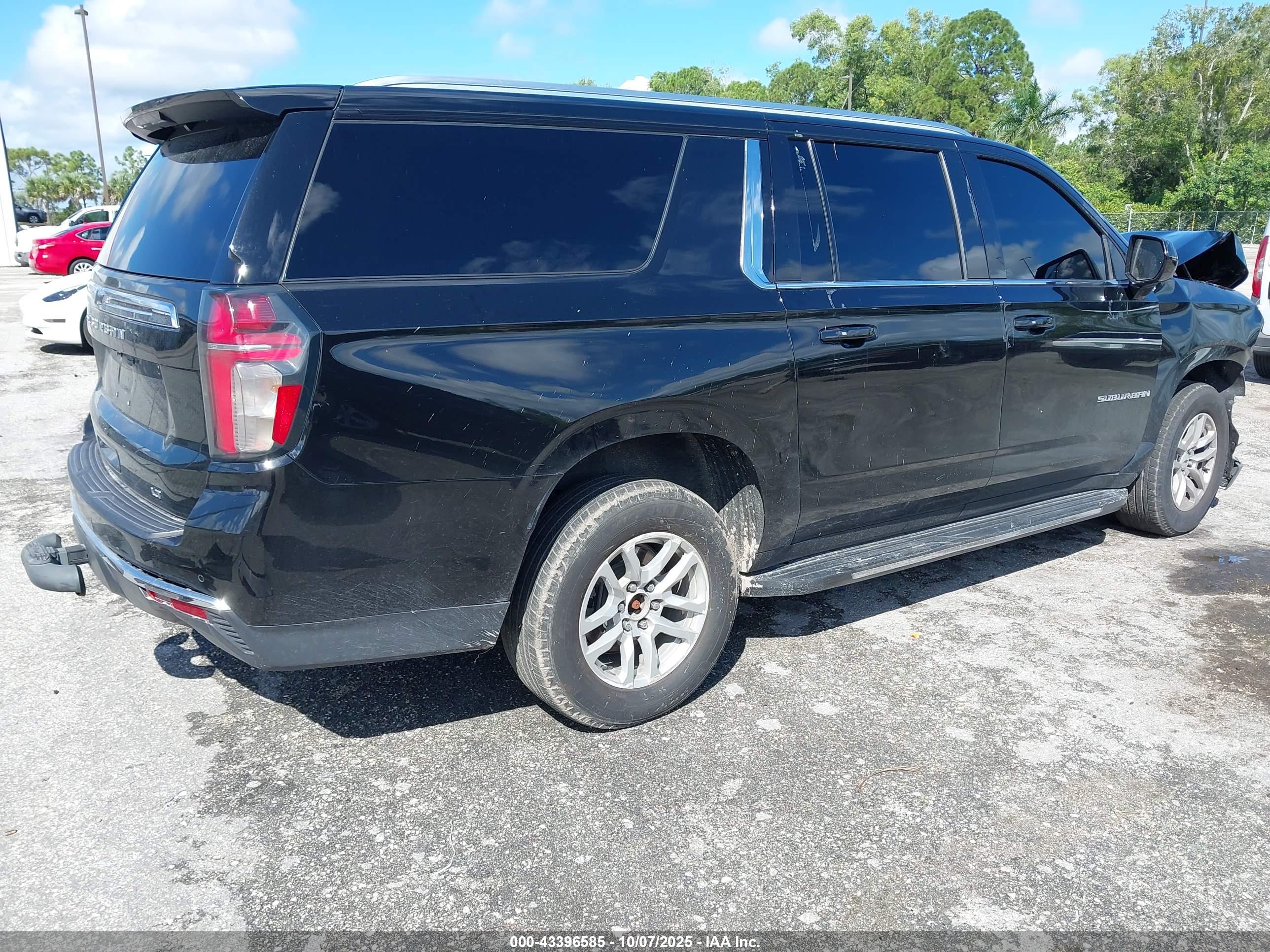 CHEVROLET SUBURBAN image 4